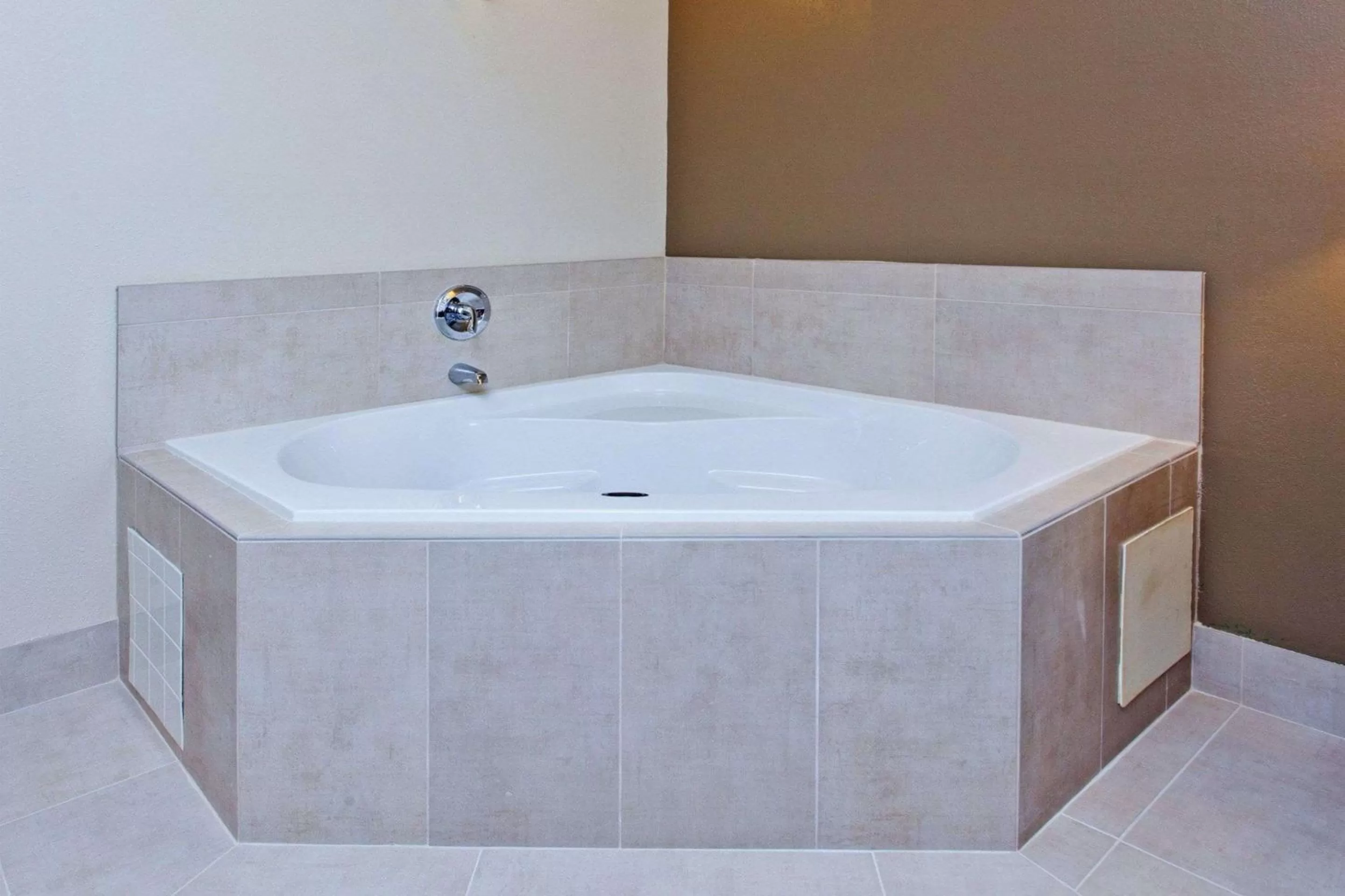 Photo of the whole room in Comfort Inn Blairsville Butternut Creek