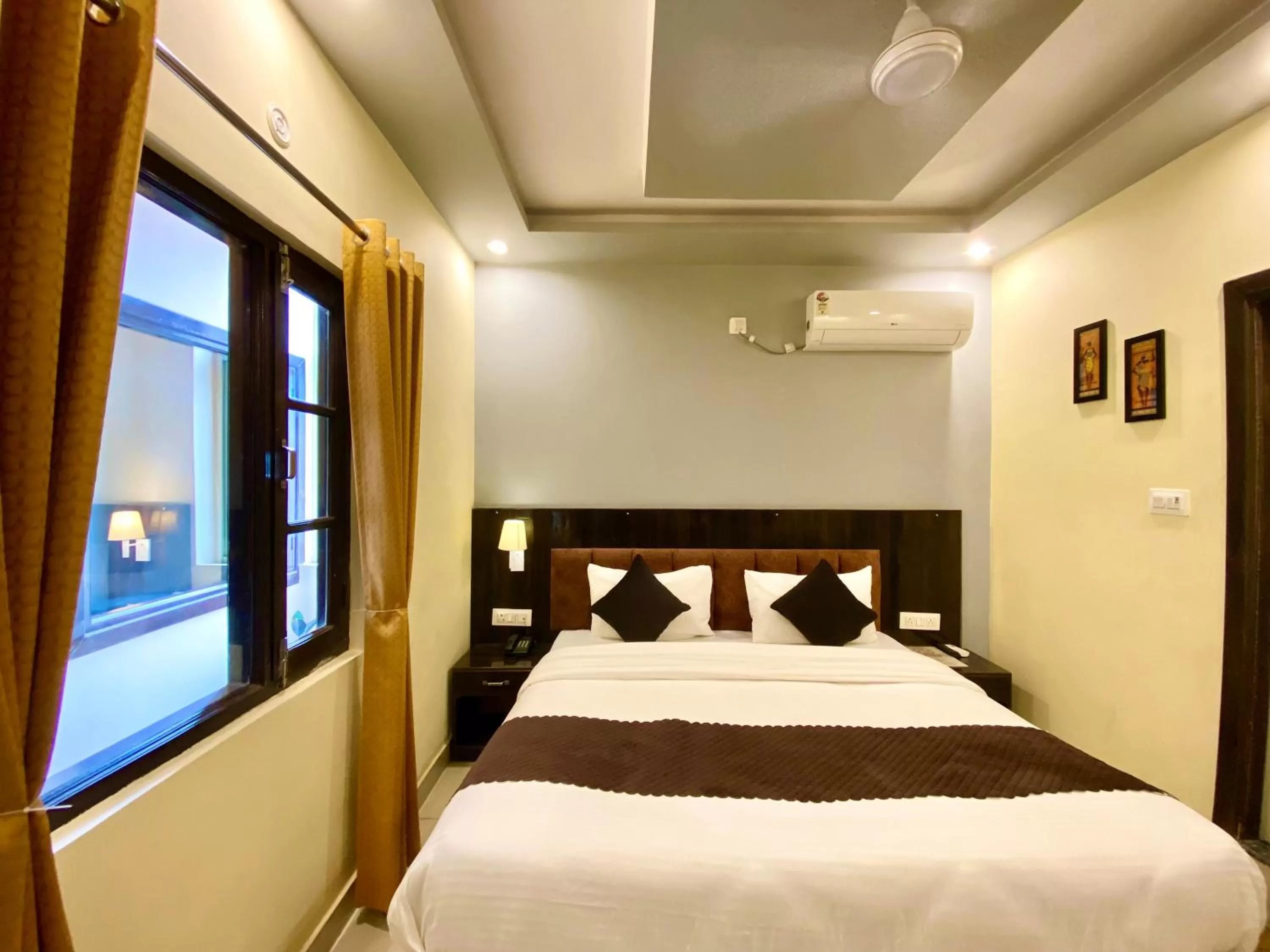 Bedroom, Bed in Tapovan New Residency - 5 minutes walk to Laxman jhula