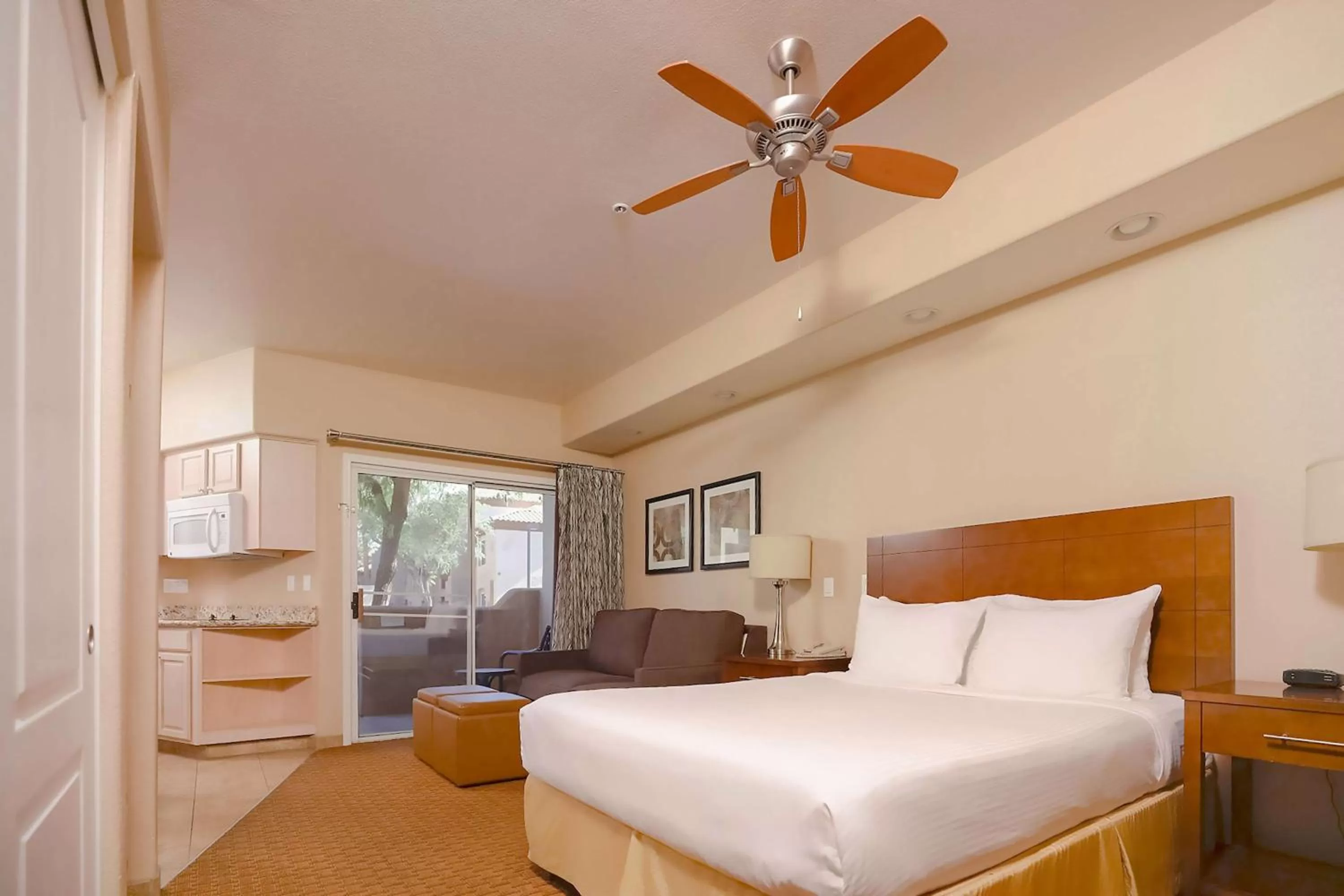 Living room, Bed in Hilton Vacation Club Scottsdale Villa Mirage