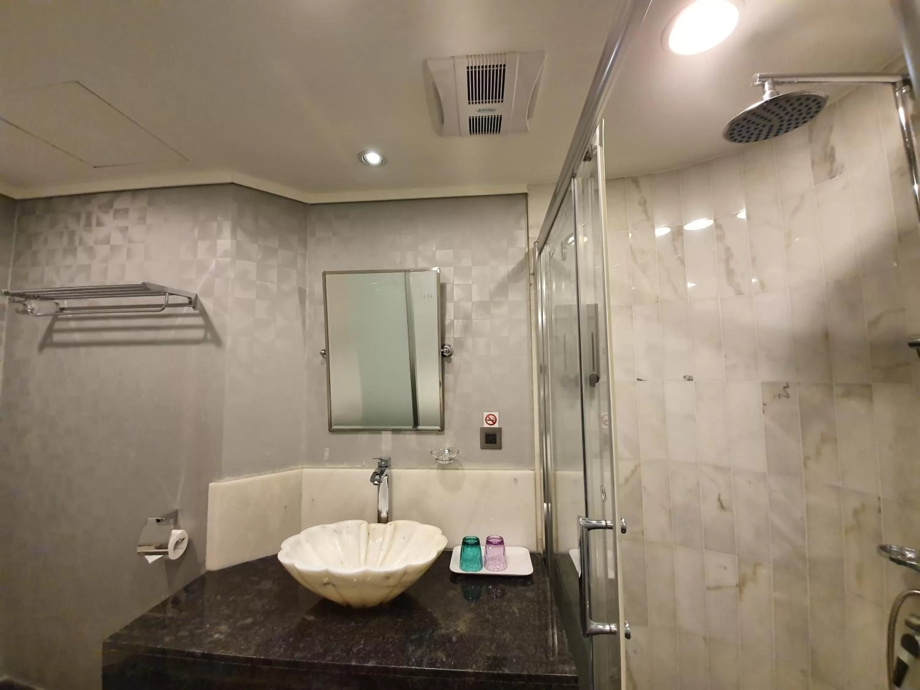 Bathroom in Ximen Airline Hotel