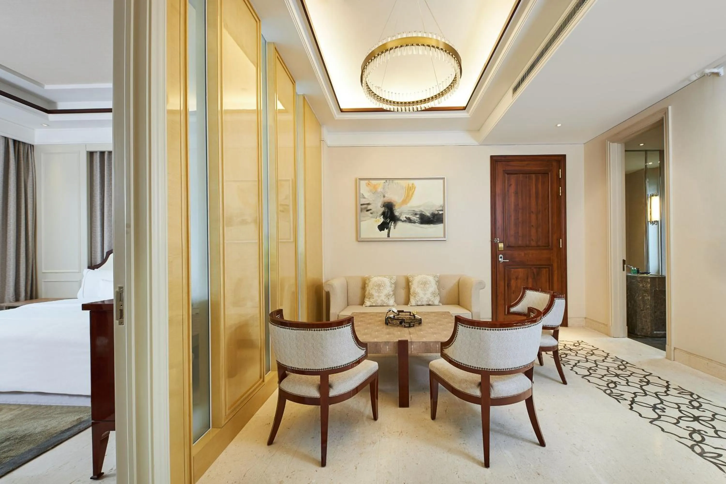 Living room, Bed in The Westin Zhujiajian Resort, Zhoushan