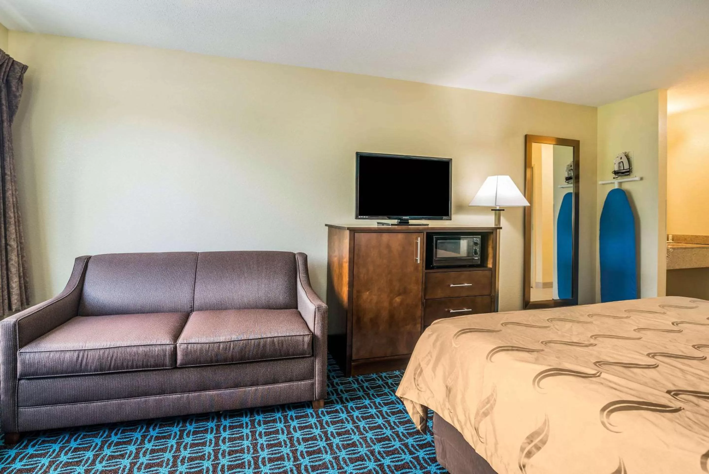 Photo of the whole room, Bed in Quality Inn Loudon-Concord