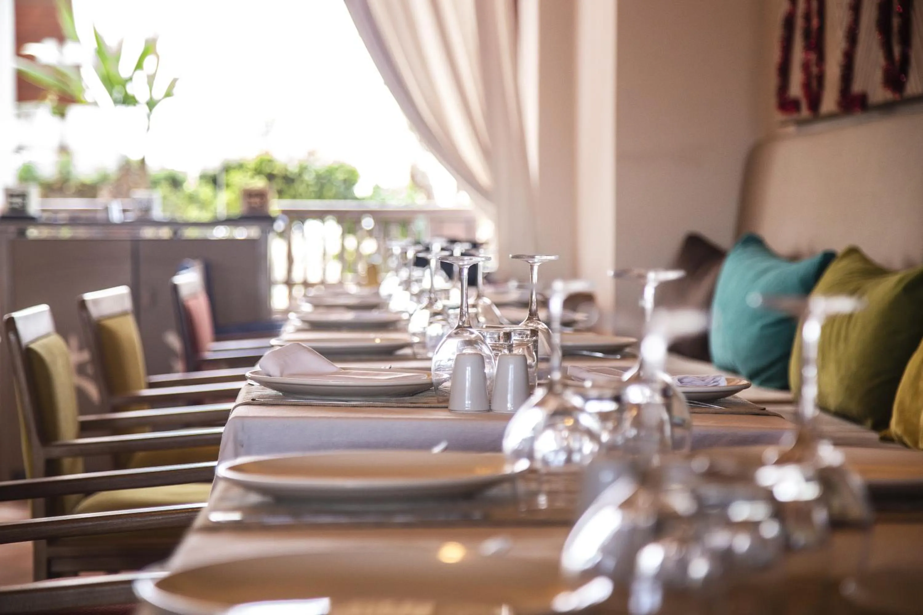 Restaurant/places to eat in Borjs Hotel Suites & Spa