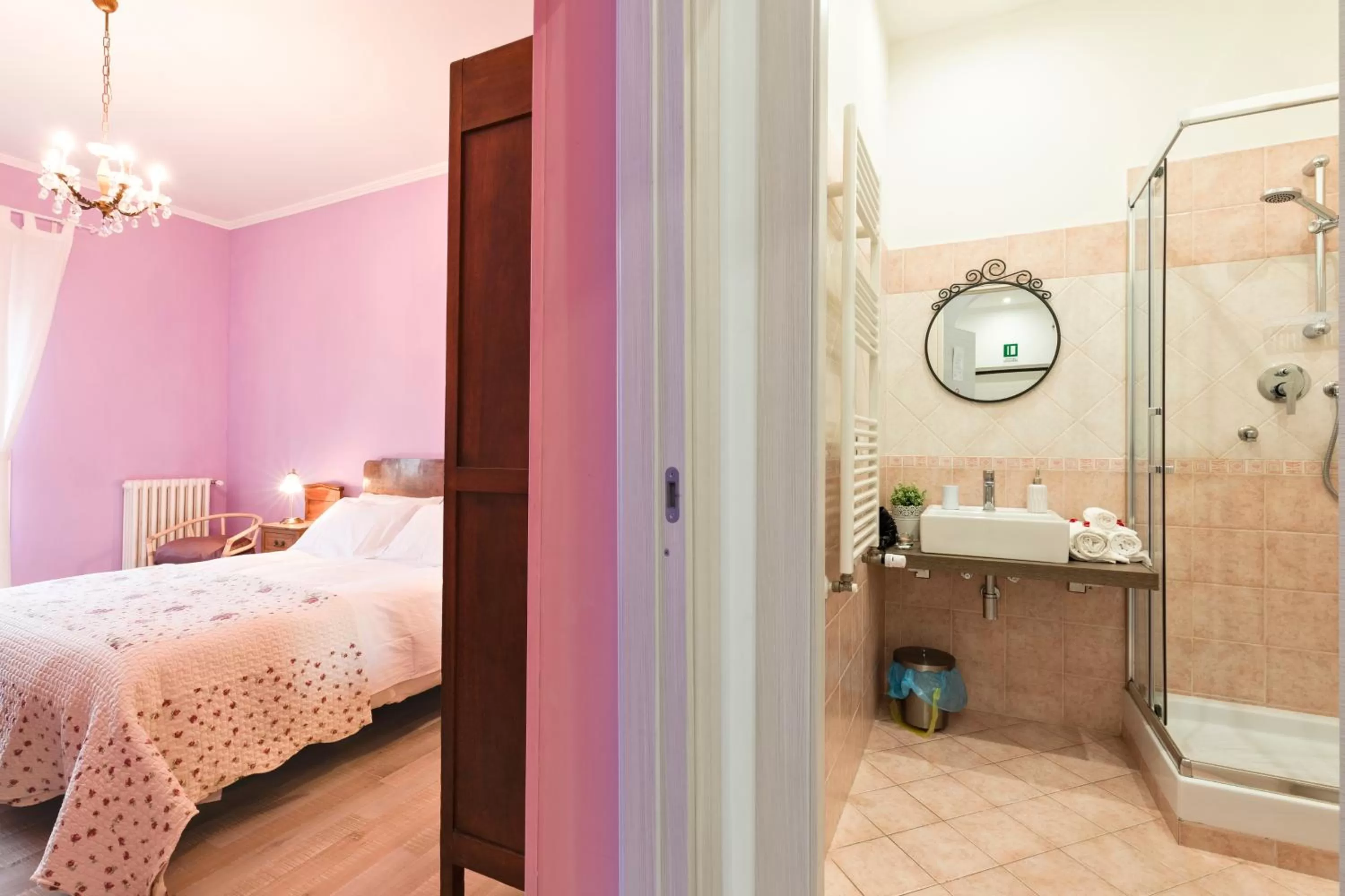 Bathroom, Bed in A Roman Tale B&B