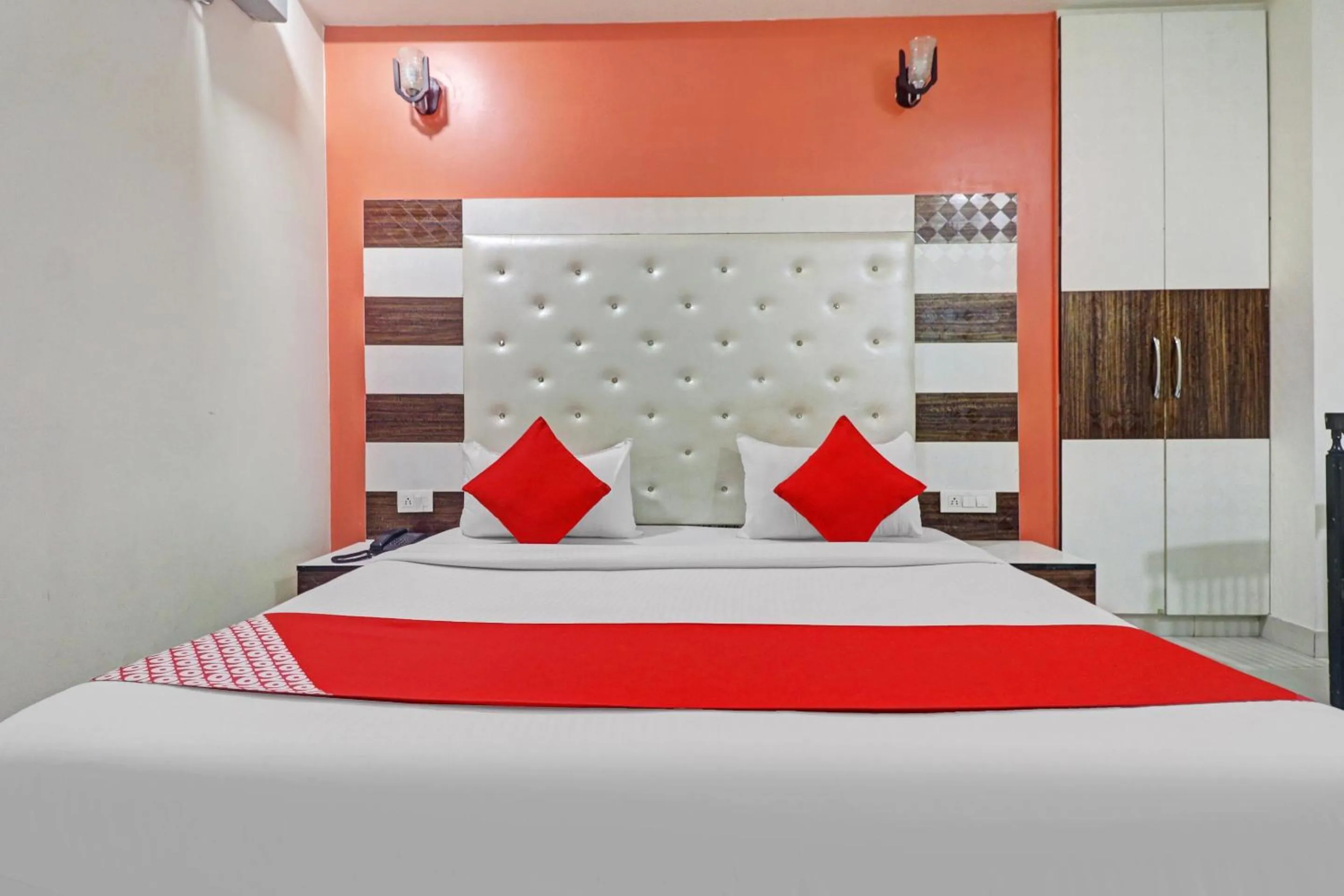 Bedroom, Bed in OYO 12675 Hotel Star Inn