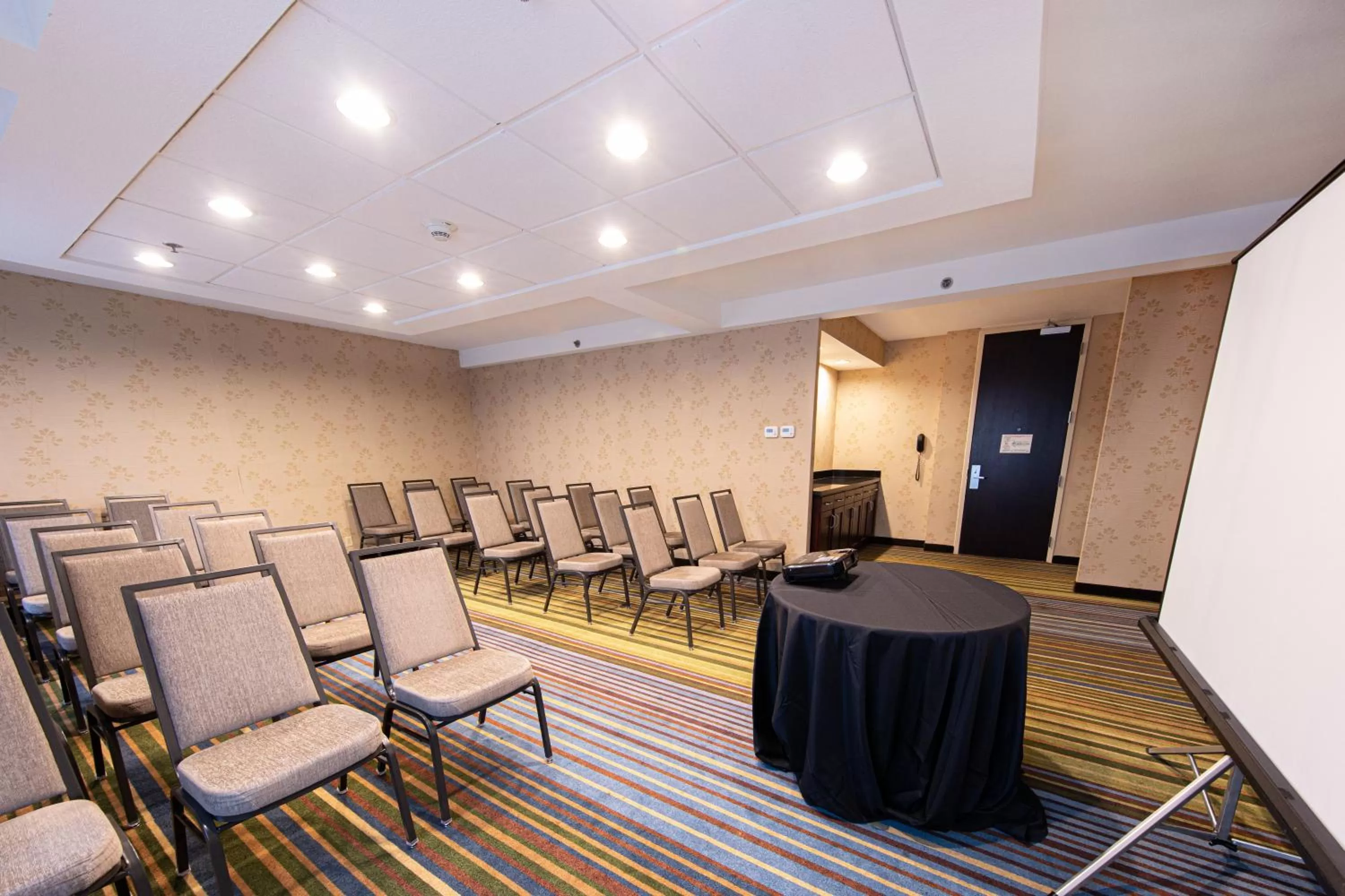 Meeting/conference room in Holiday Inn St. Louis Airport West Earth City by IHG