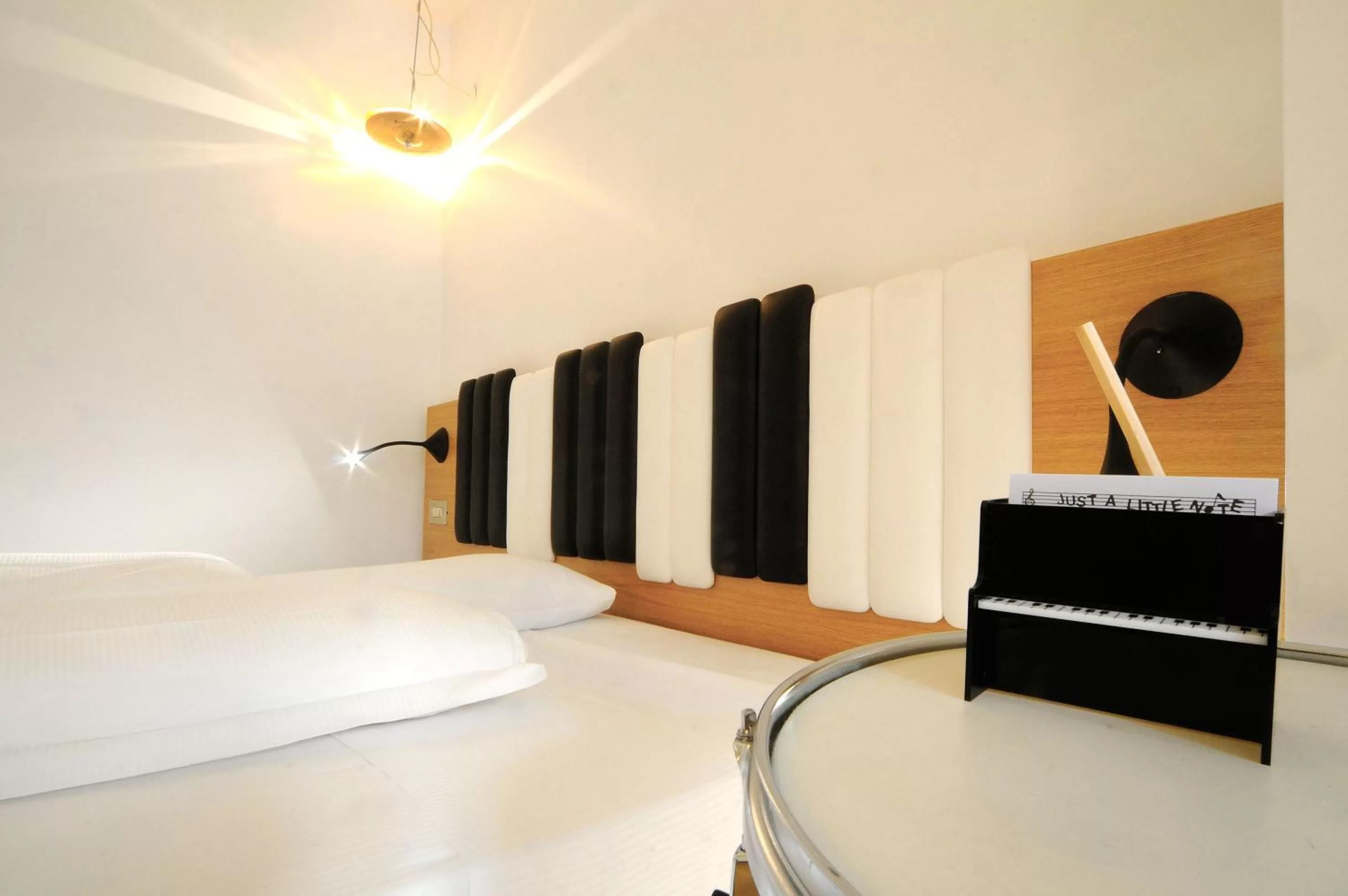 Decorative detail, Bed in Hotel Franklin Feel The Sound