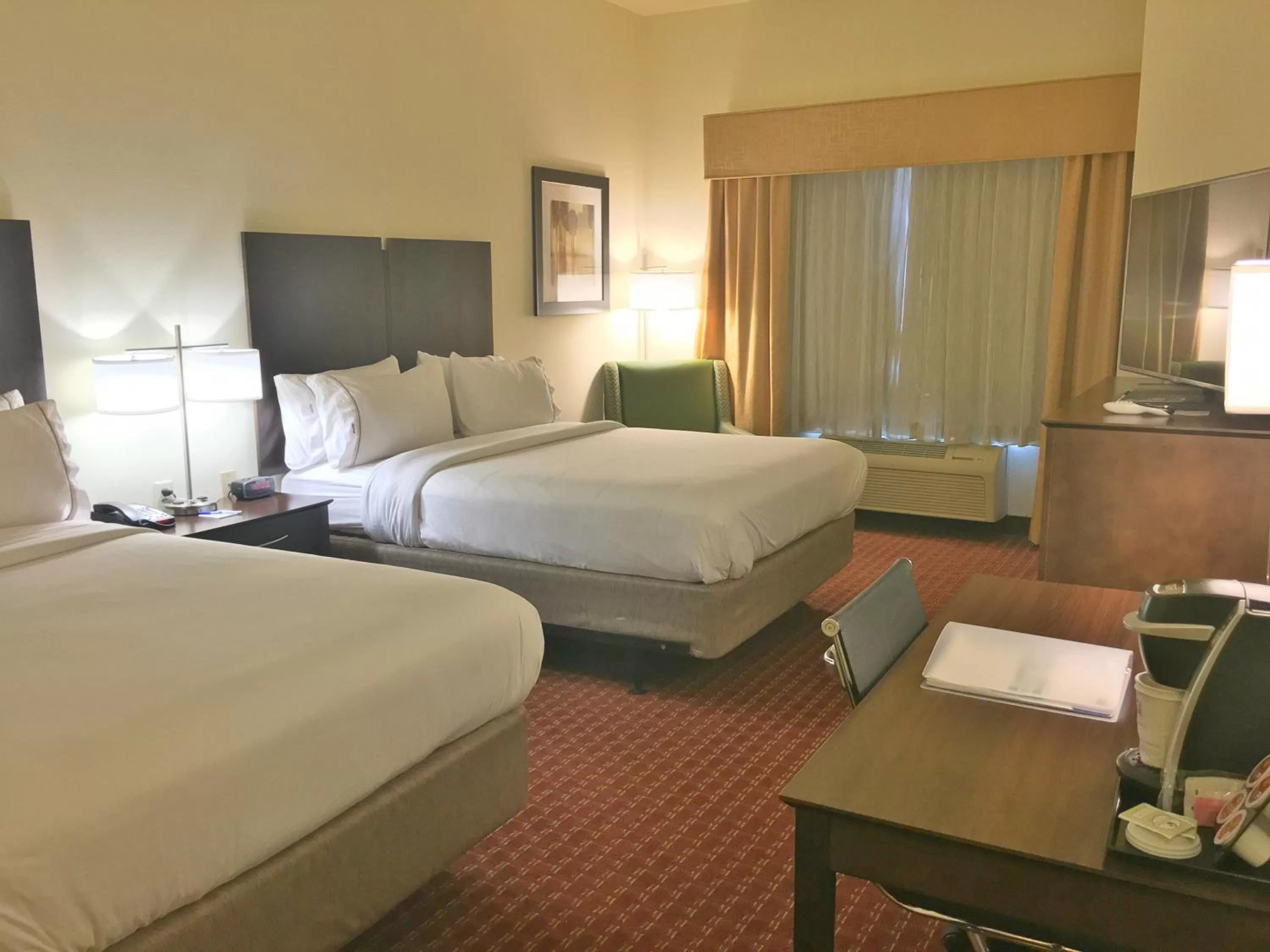 Photo of the whole room, Bed in Holiday Inn Express DeFuniak Springs by IHG