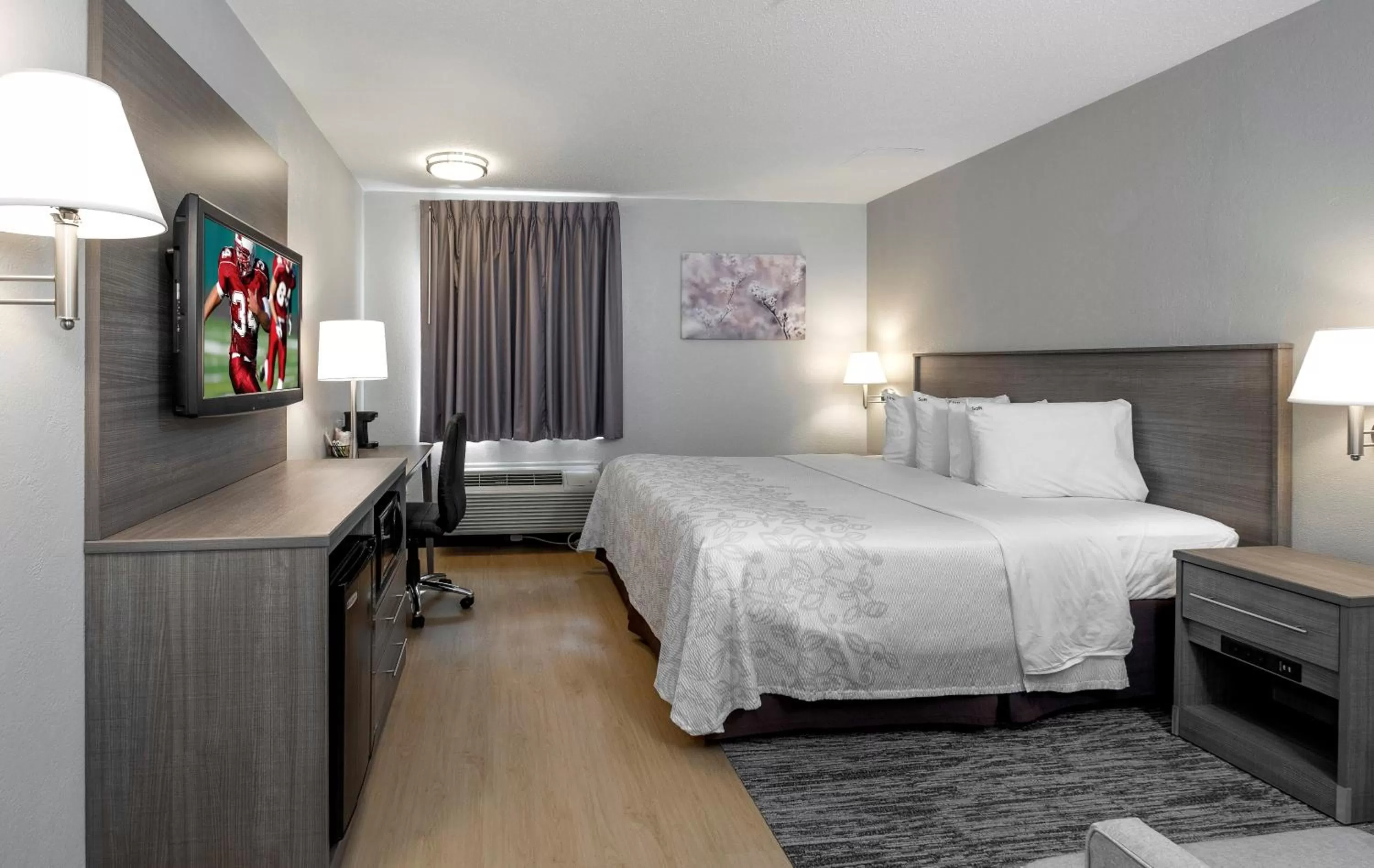 Photo of the whole room, Bed in Red Roof Inn PLUS Boston - Mansfield - Foxboro