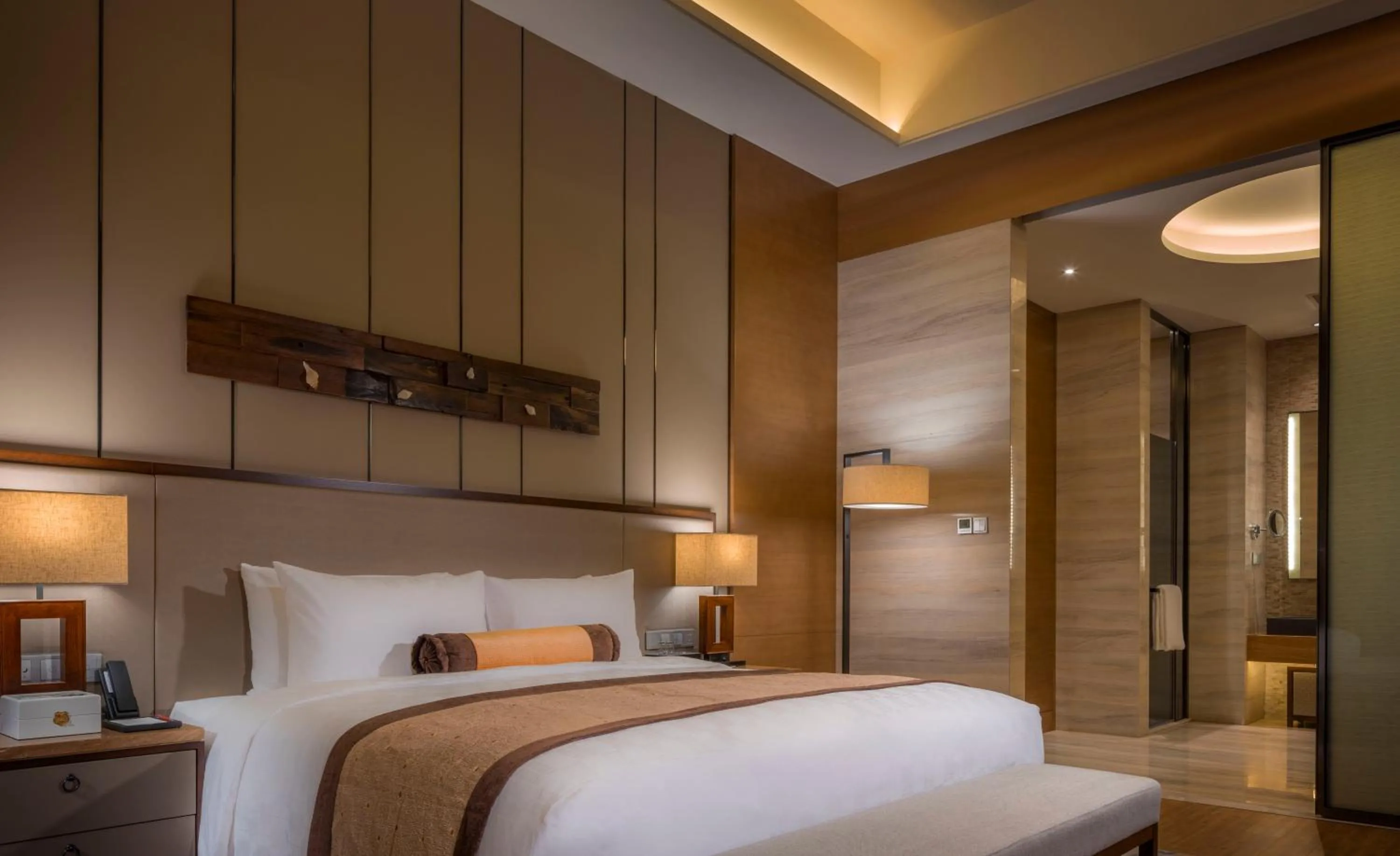 Photo of the whole room, Bed in HUALUXE Yangjiang City Center