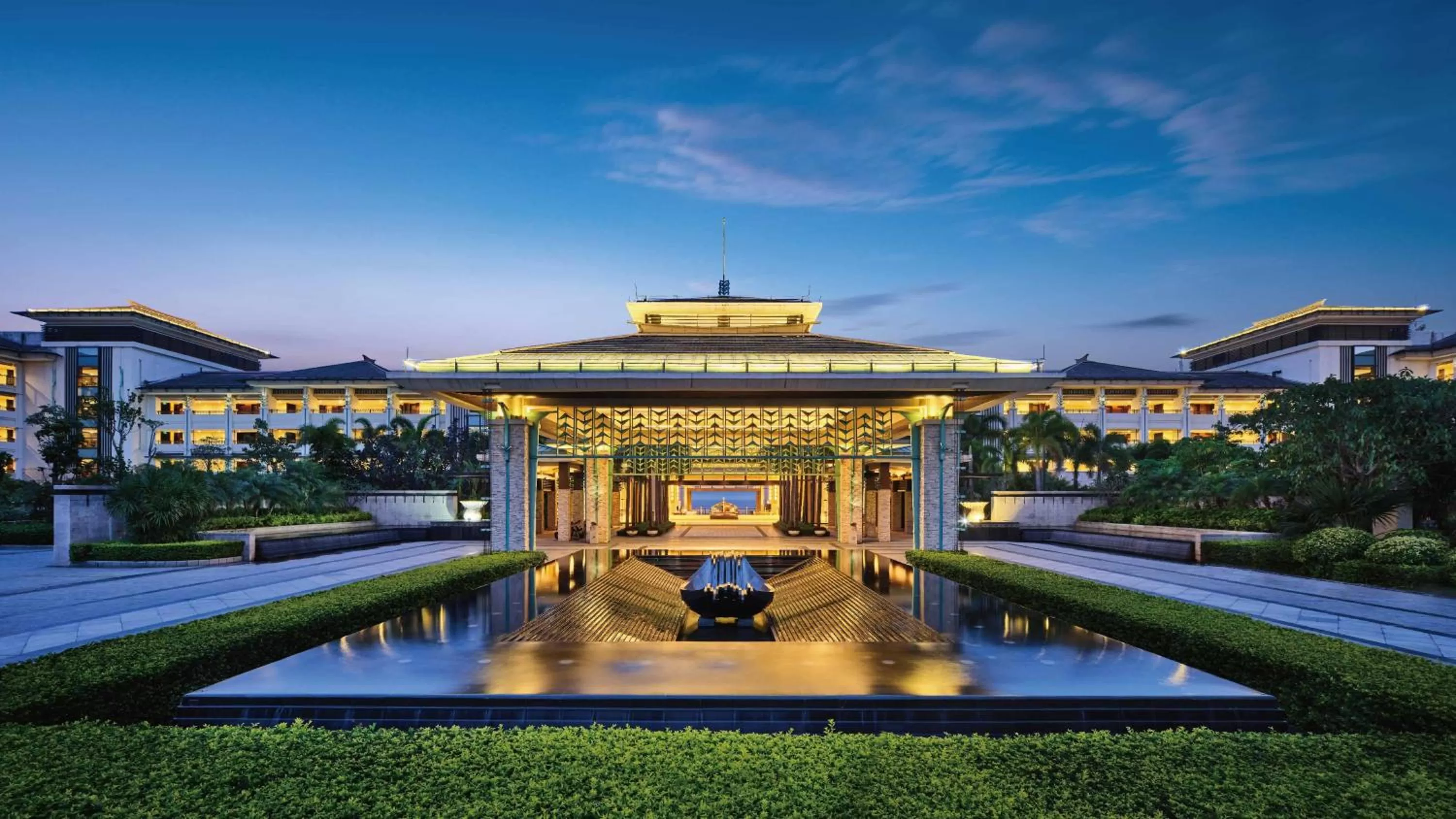 Property building in Crowne Plaza Hailing Island, an IHG Hotel