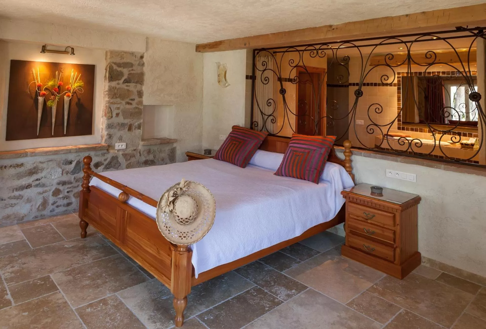 Bed in L' Escapade Hôtel & Restaurant