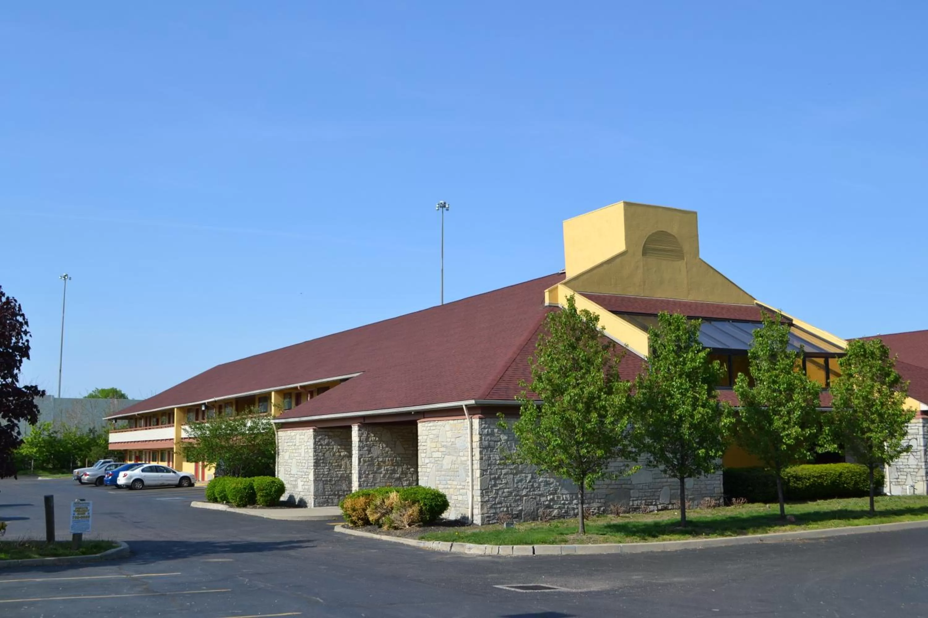 Facade/entrance in Super 8 by Wyndham Cincinnati-Springdale OH