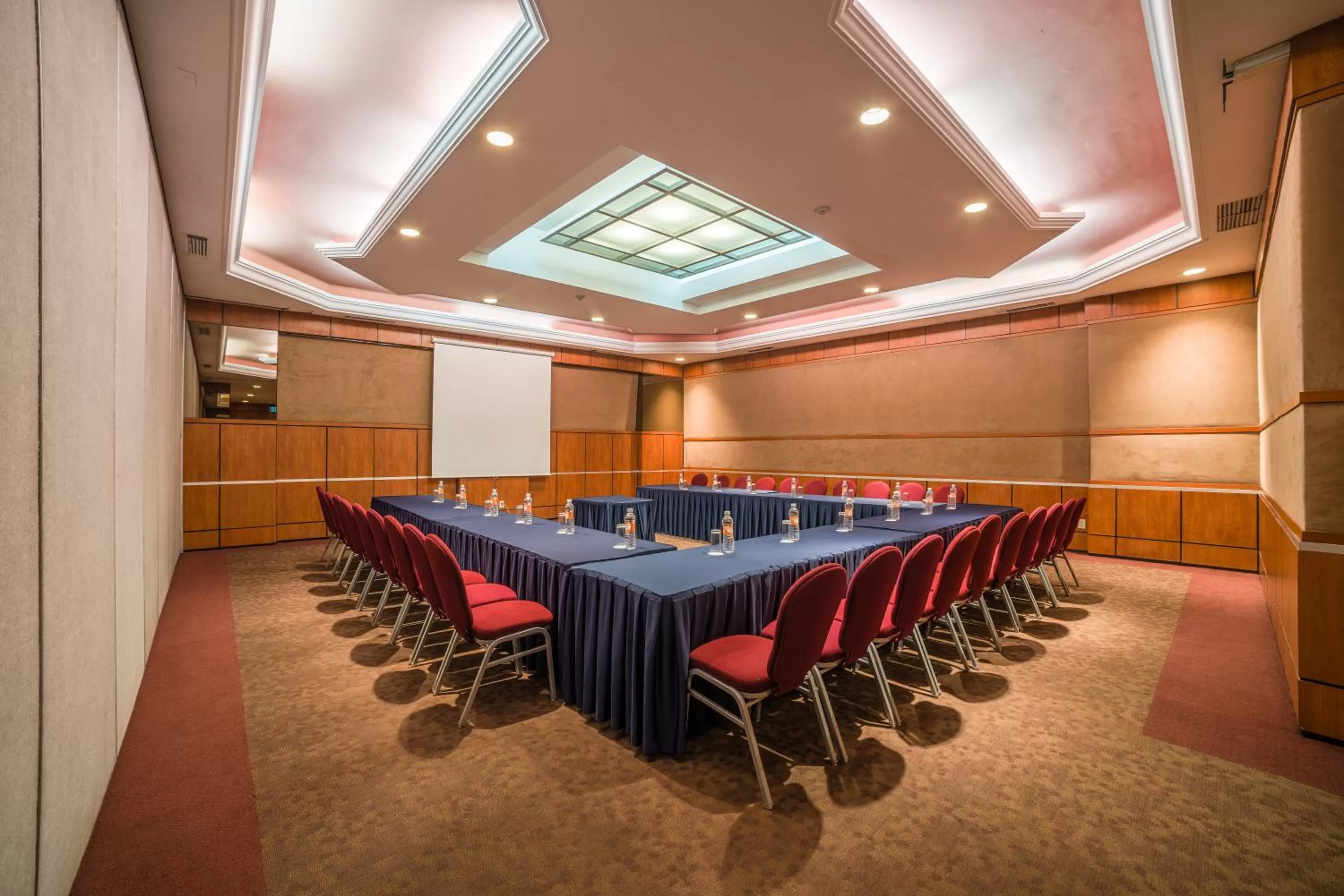 Meeting/conference room in Holiday Inn Guadalajara Expo Plaza del Sol by IHG