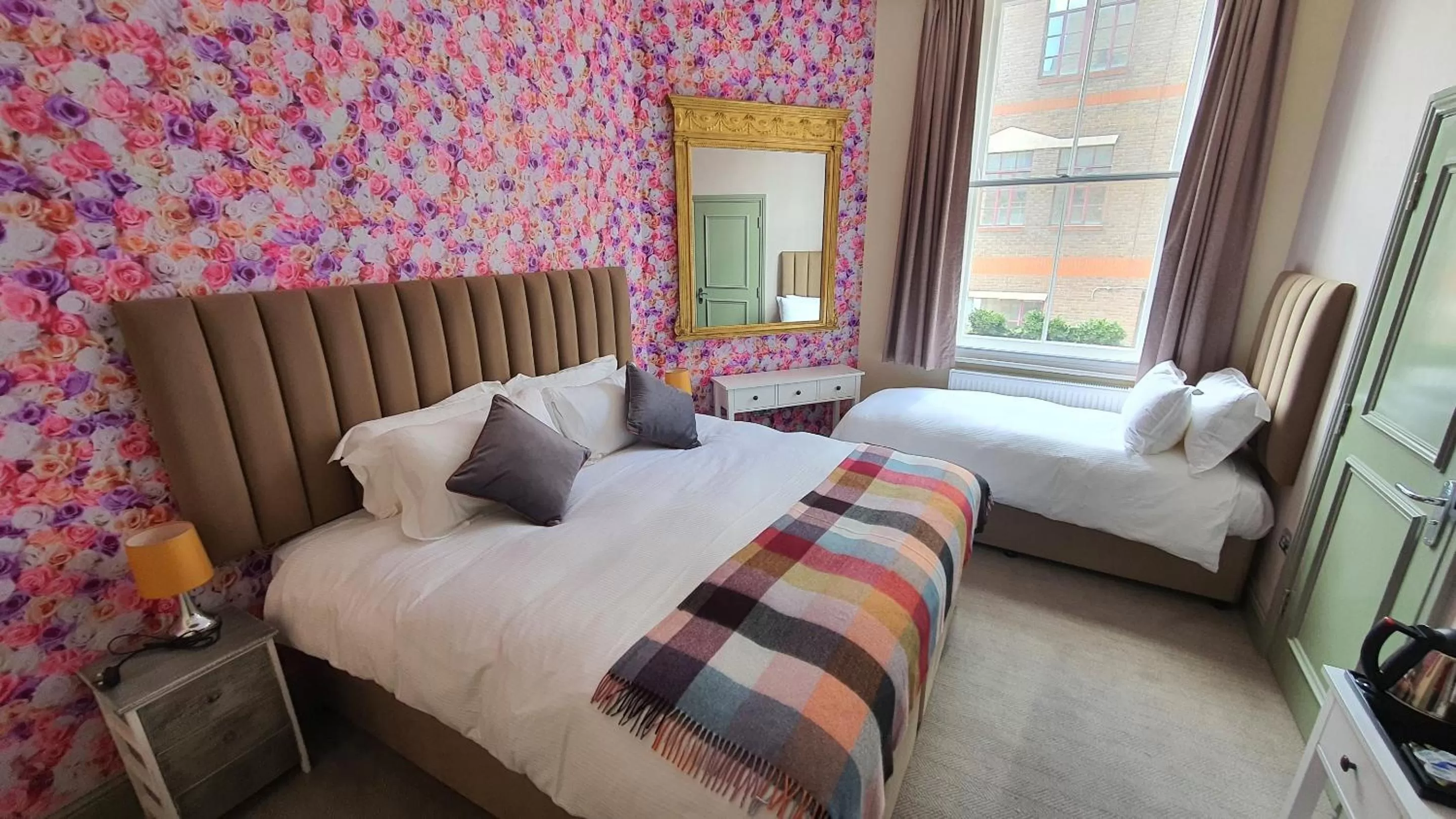 Bedroom, Bed in The Griffin Belle Hotel Vauxhall