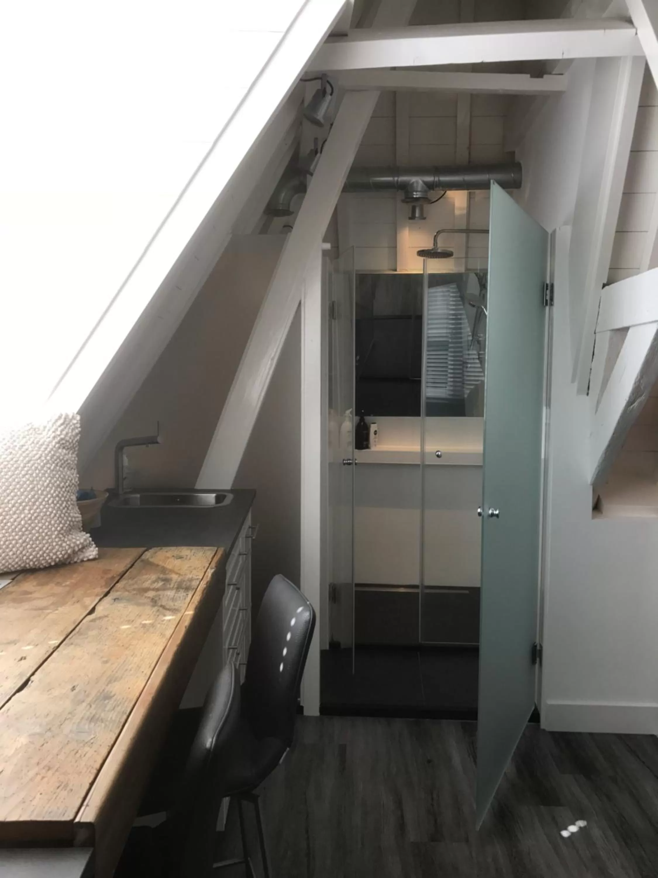 Bathroom in NR22 Leiden