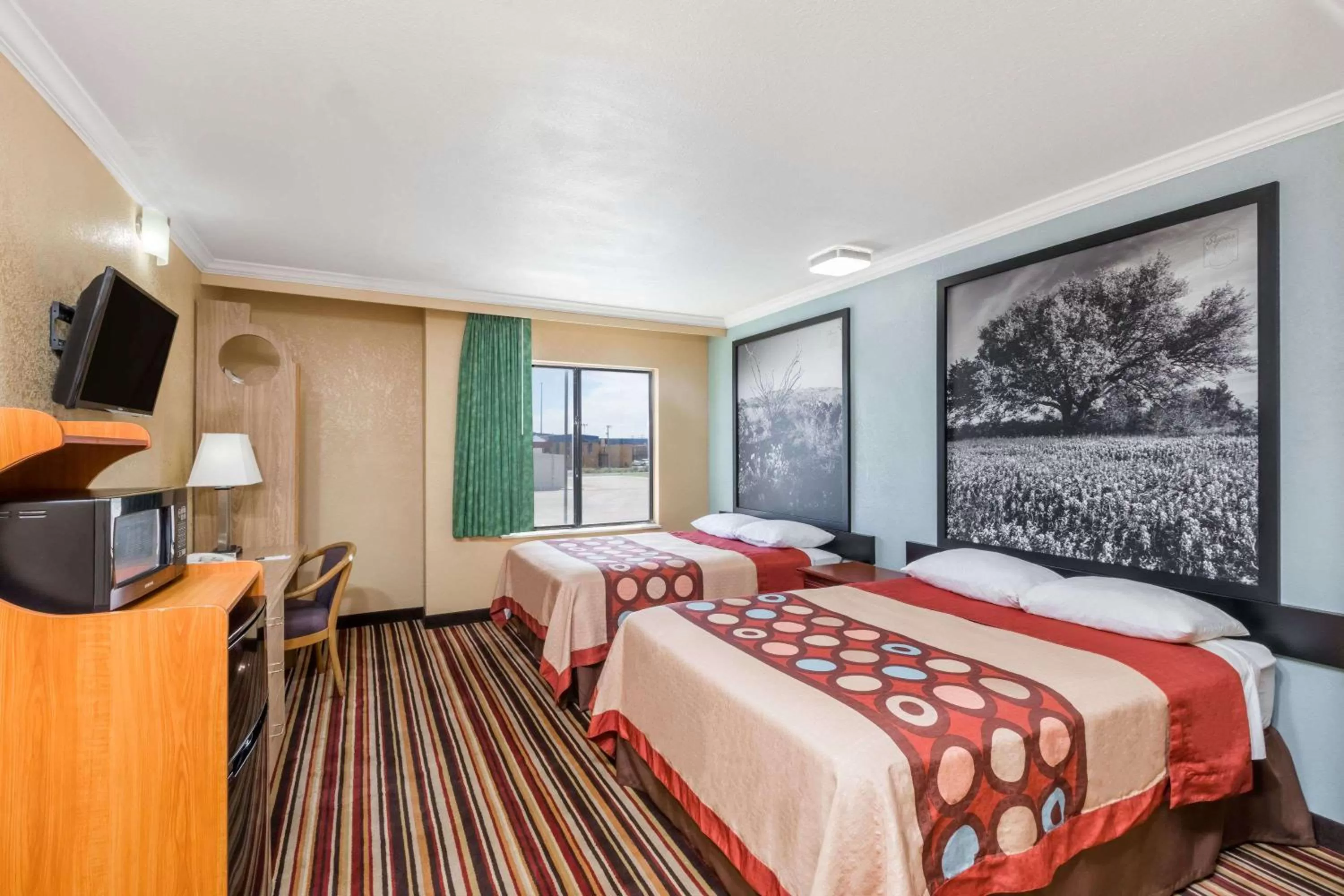 Photo of the whole room, Bed in Super 8 by Wyndham Midland