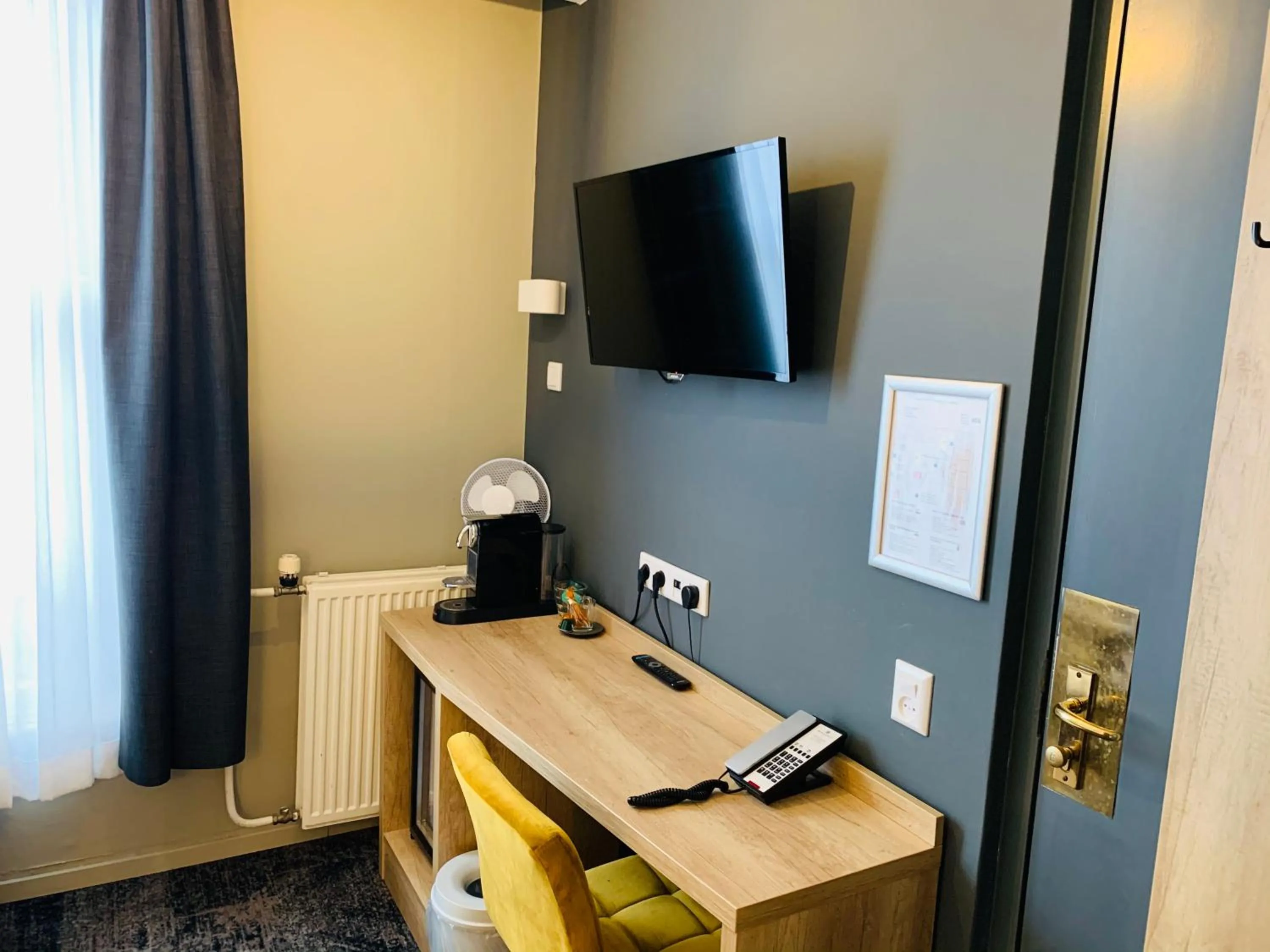 TV and multimedia in Prinsengracht Hotel