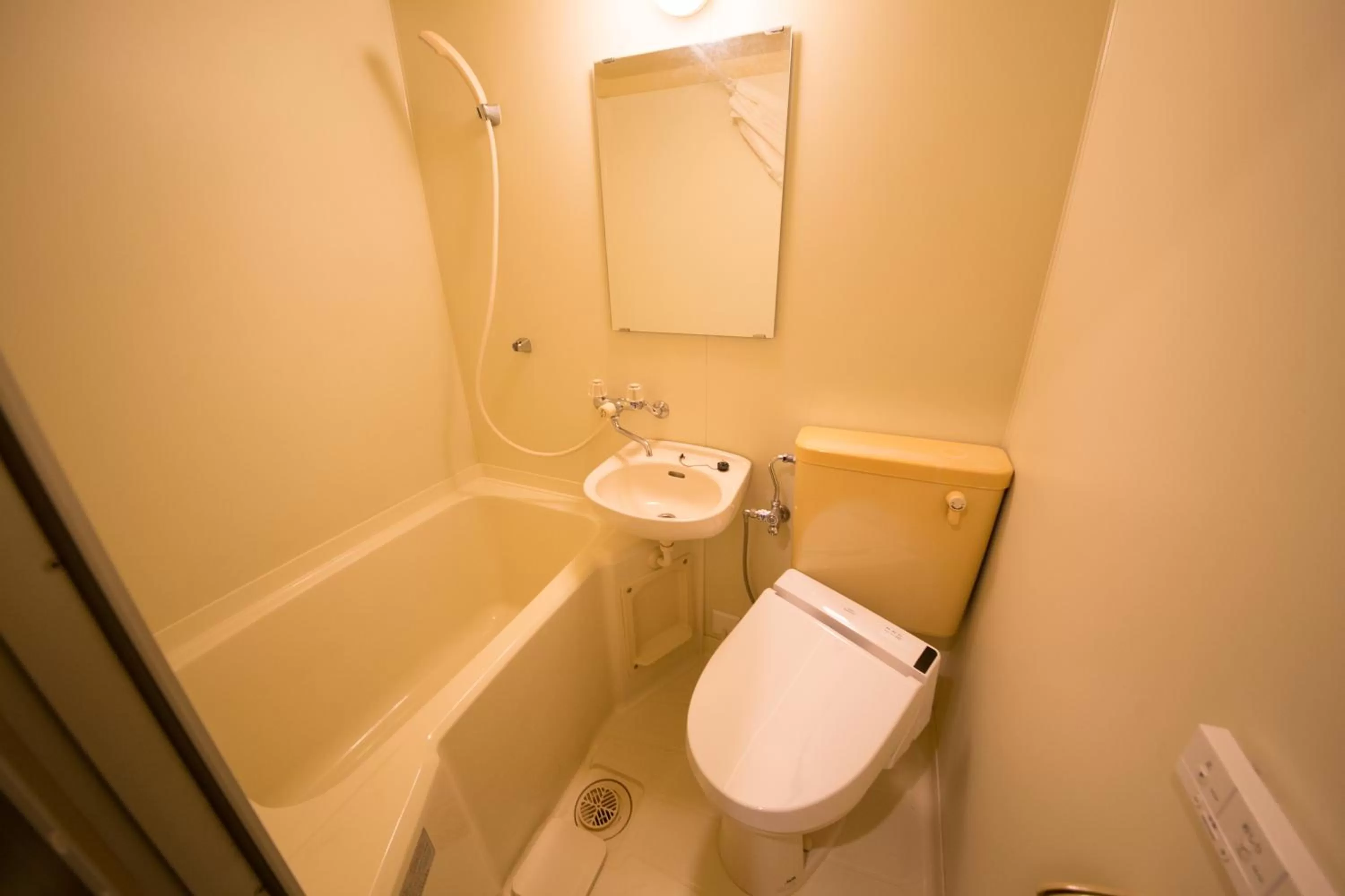 Shower in City Kaigetsu