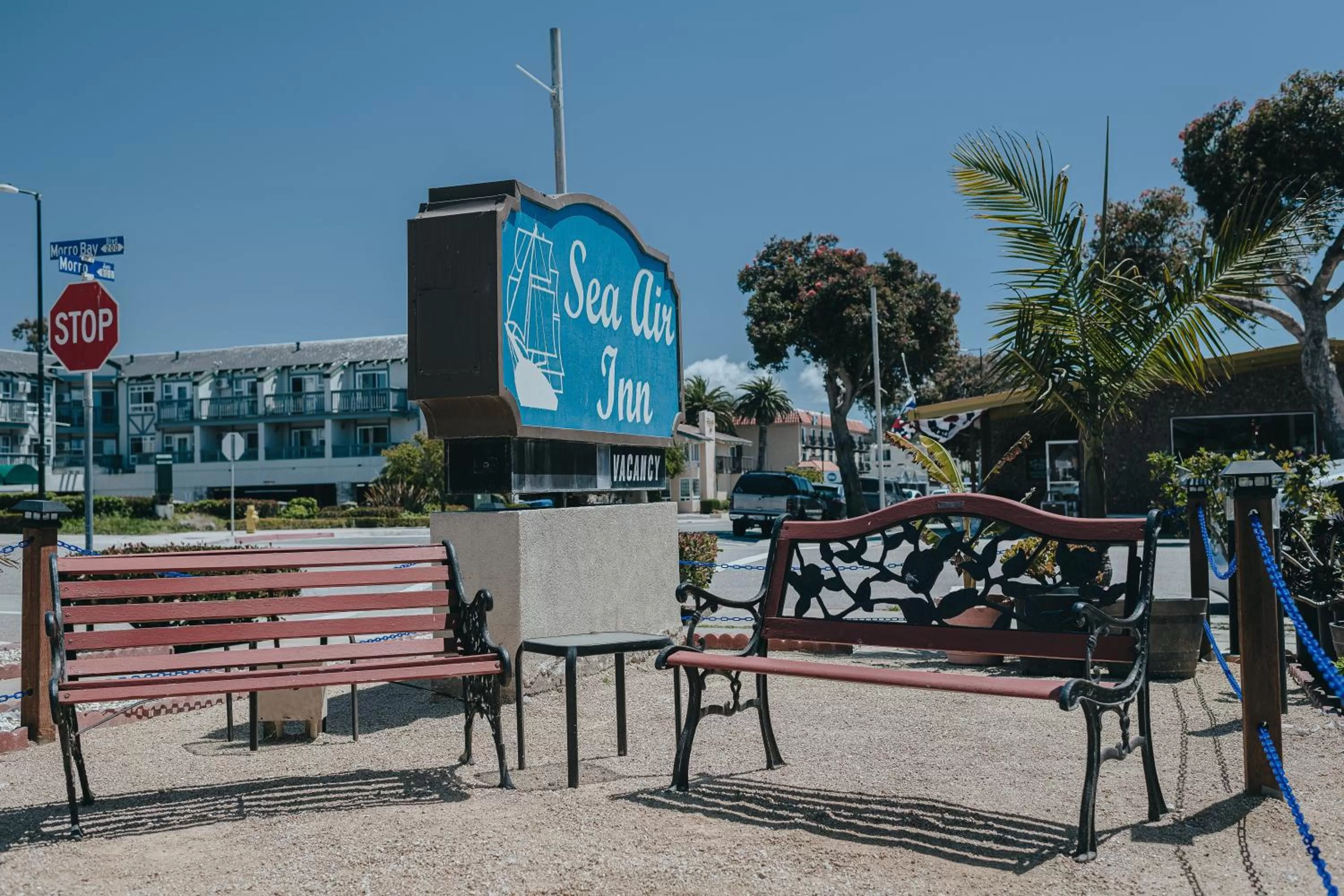 Seating area in Sea Air Inn & Suites - Downtown - Restaurant Row