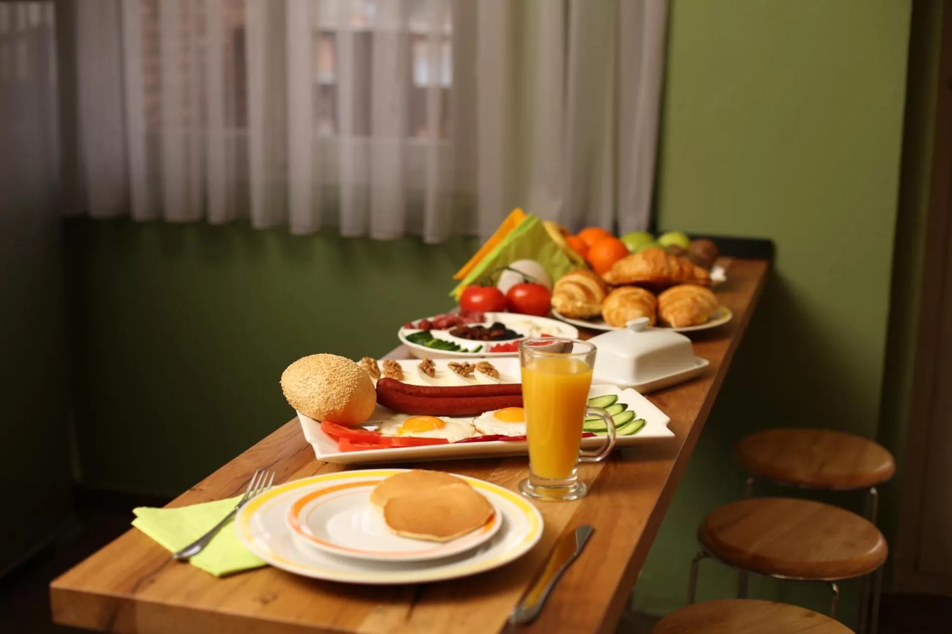 Communal kitchen in Kindli Boutique Hotel