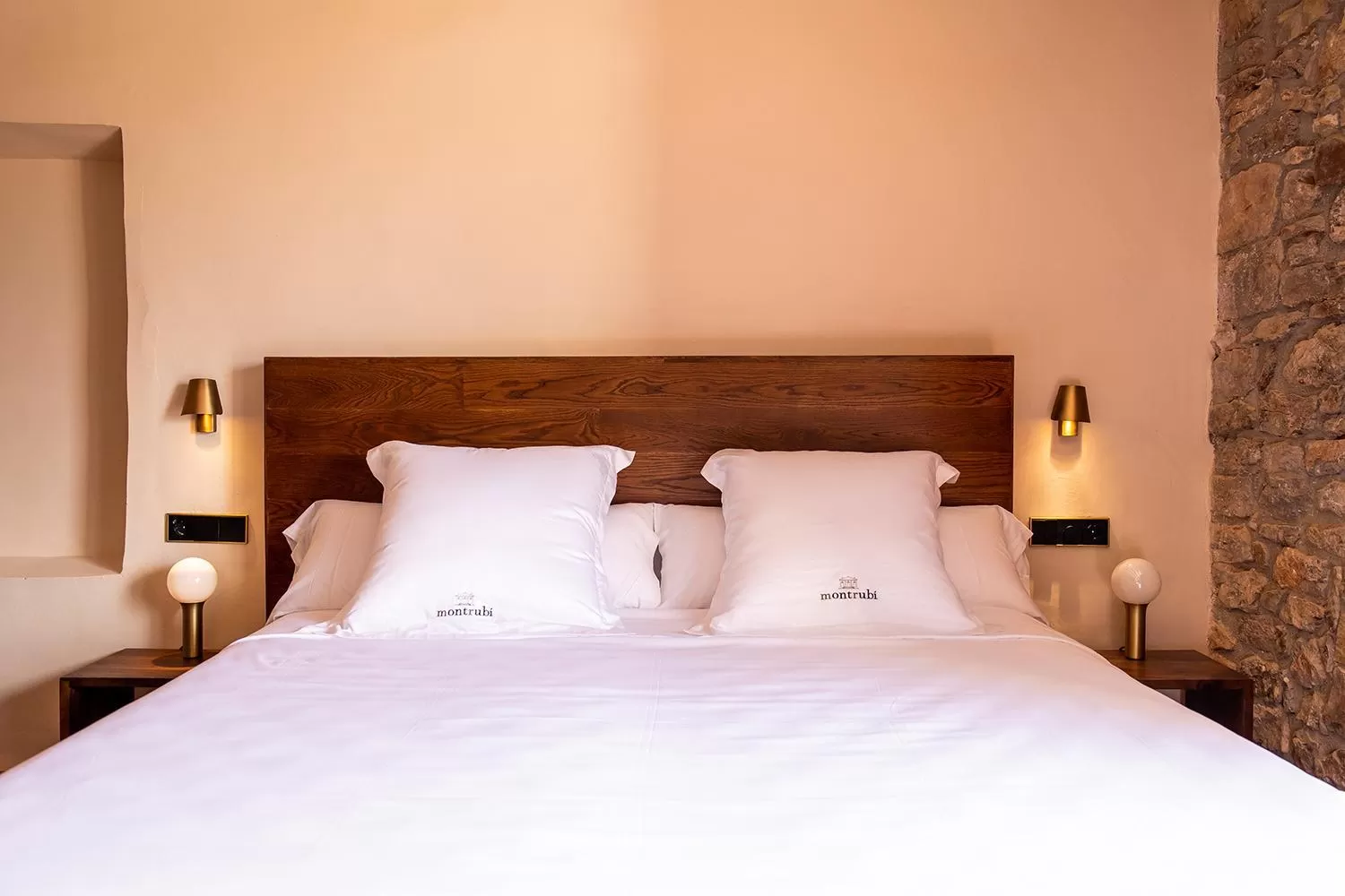 Bed in Hotel Montrubí 1771 - Slow Winery Hotel - Adults only