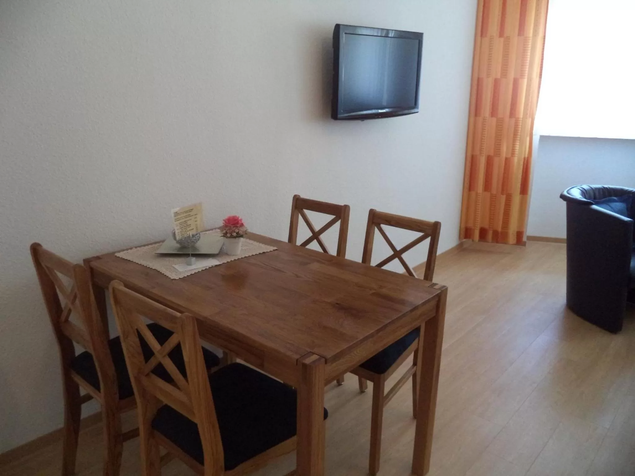 Photo of the whole room in Hotel Rose Heidelberg inklusive Frühstück, Saunanutzung und Parkplätze nach Verfügbarkeit