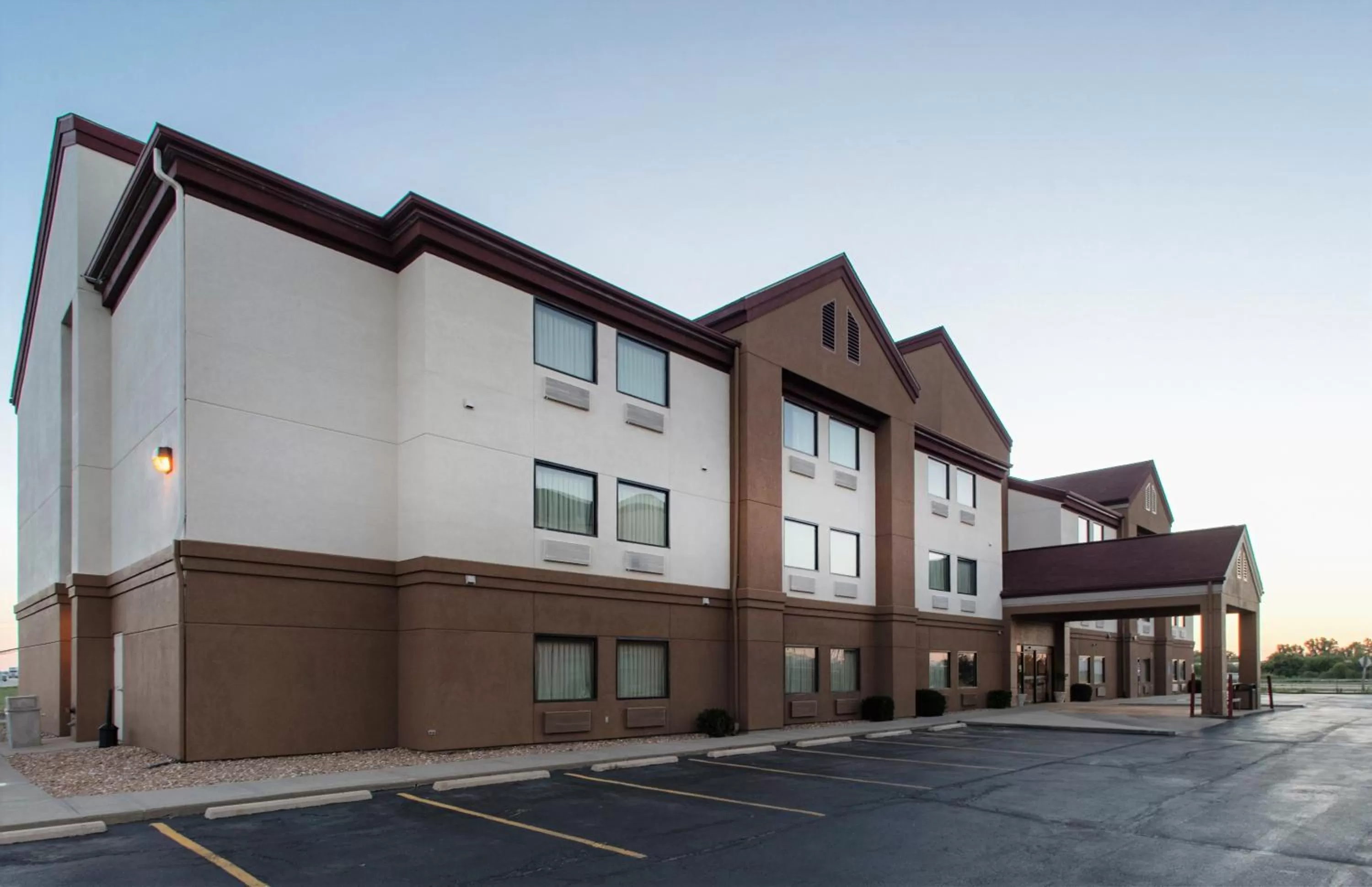 Property building in Red Roof Inn St Louis - Troy, IL