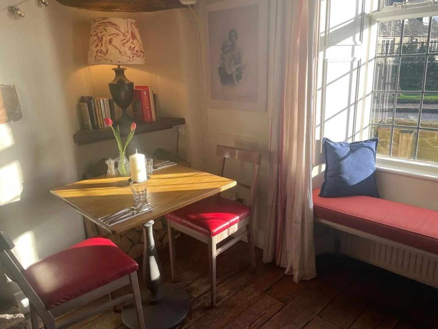 Bed in The Swan Inn Swinbrook