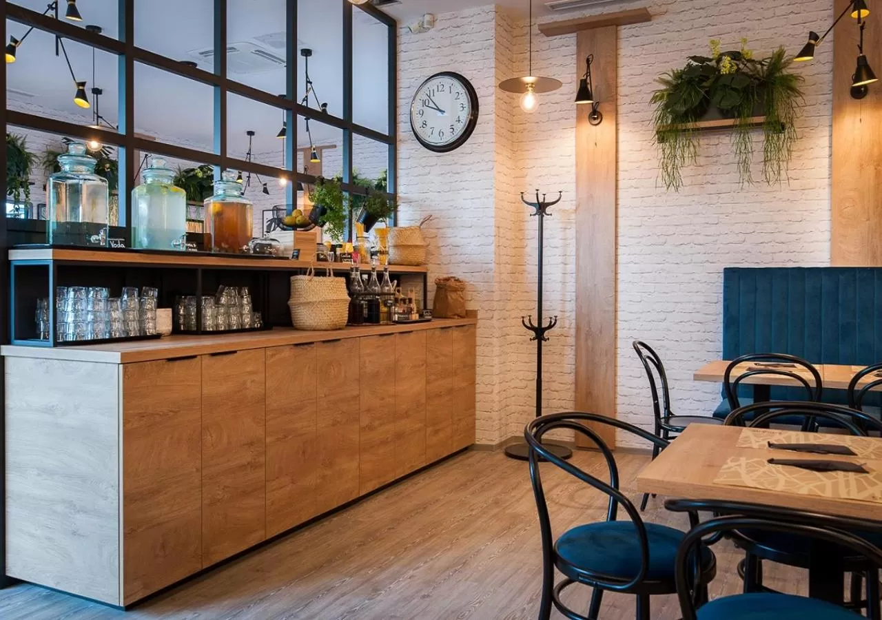 Restaurant/places to eat in Urban Ring Hotel