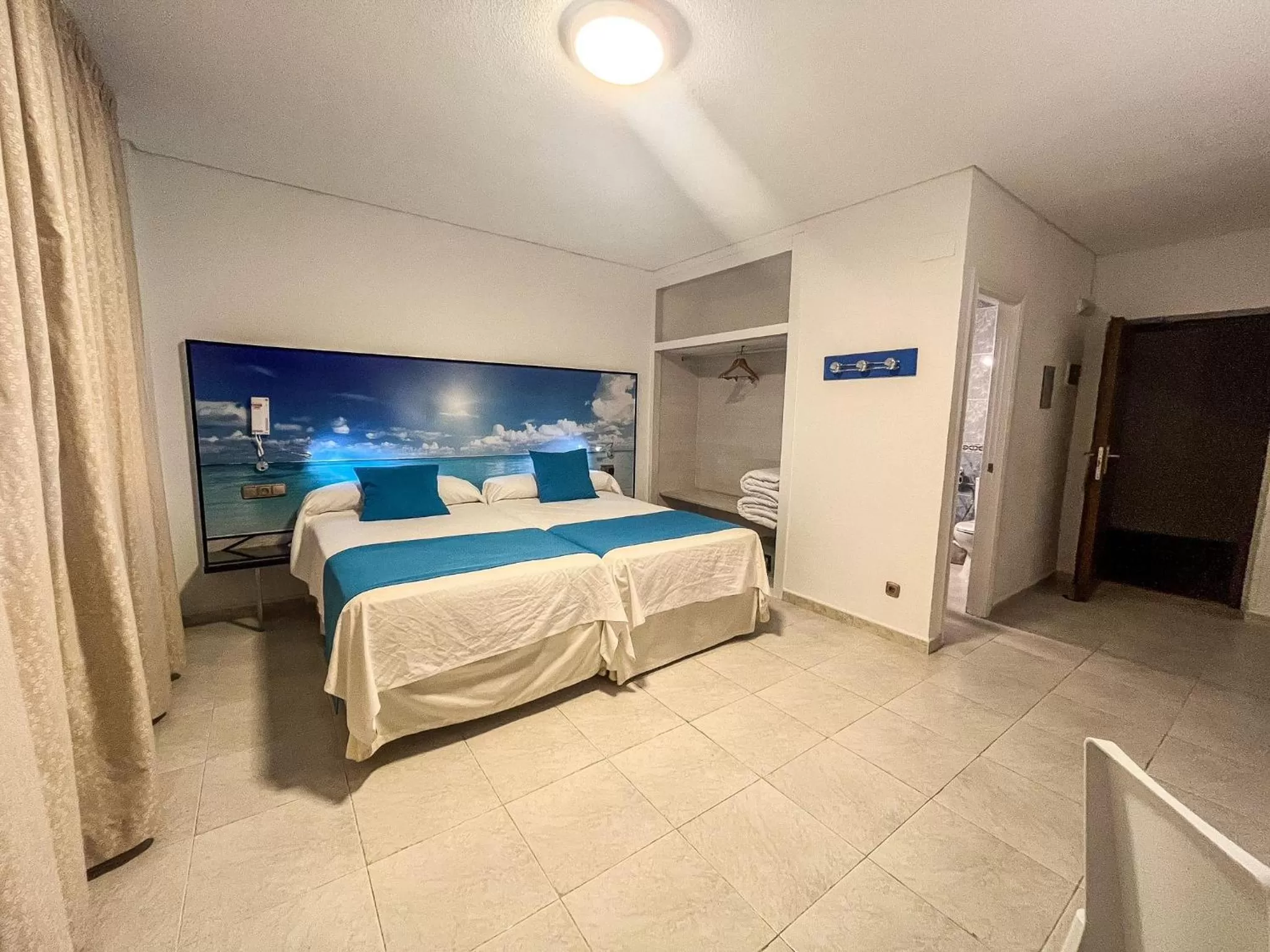 Photo of the whole room, Bed in Hotel Los Manjares