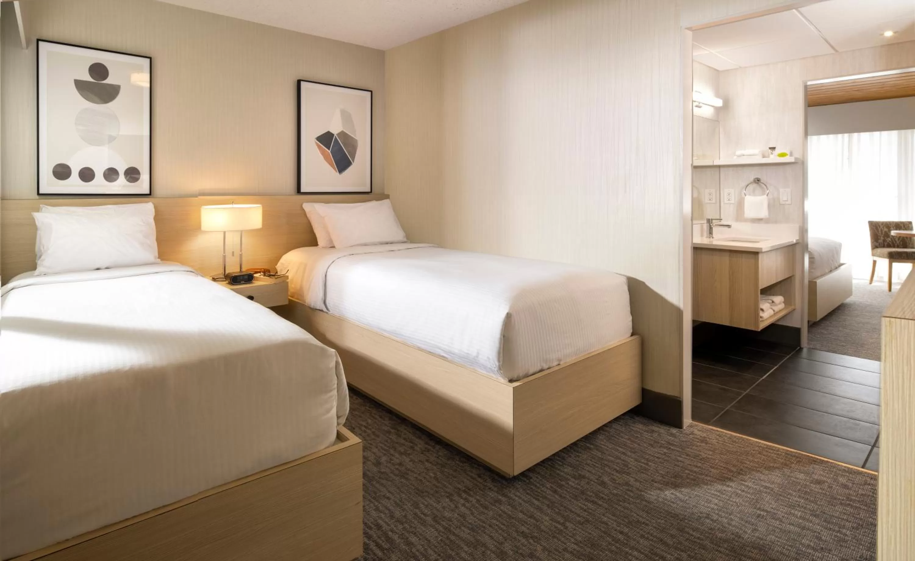 Photo of the whole room, Bed in Banff Aspen Lodge