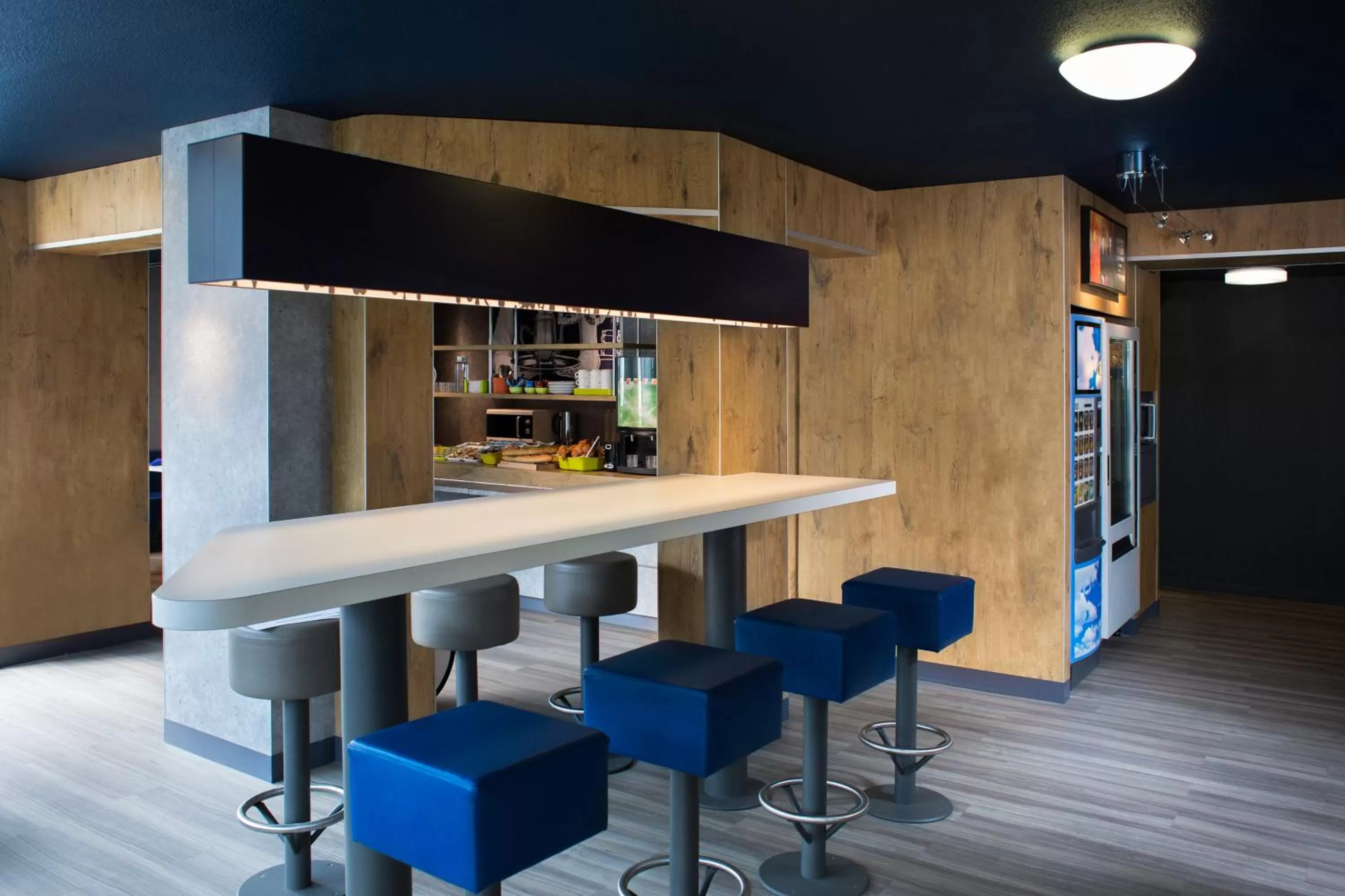 Lobby or reception in ibis budget Chambéry Sud Challes Les Eaux