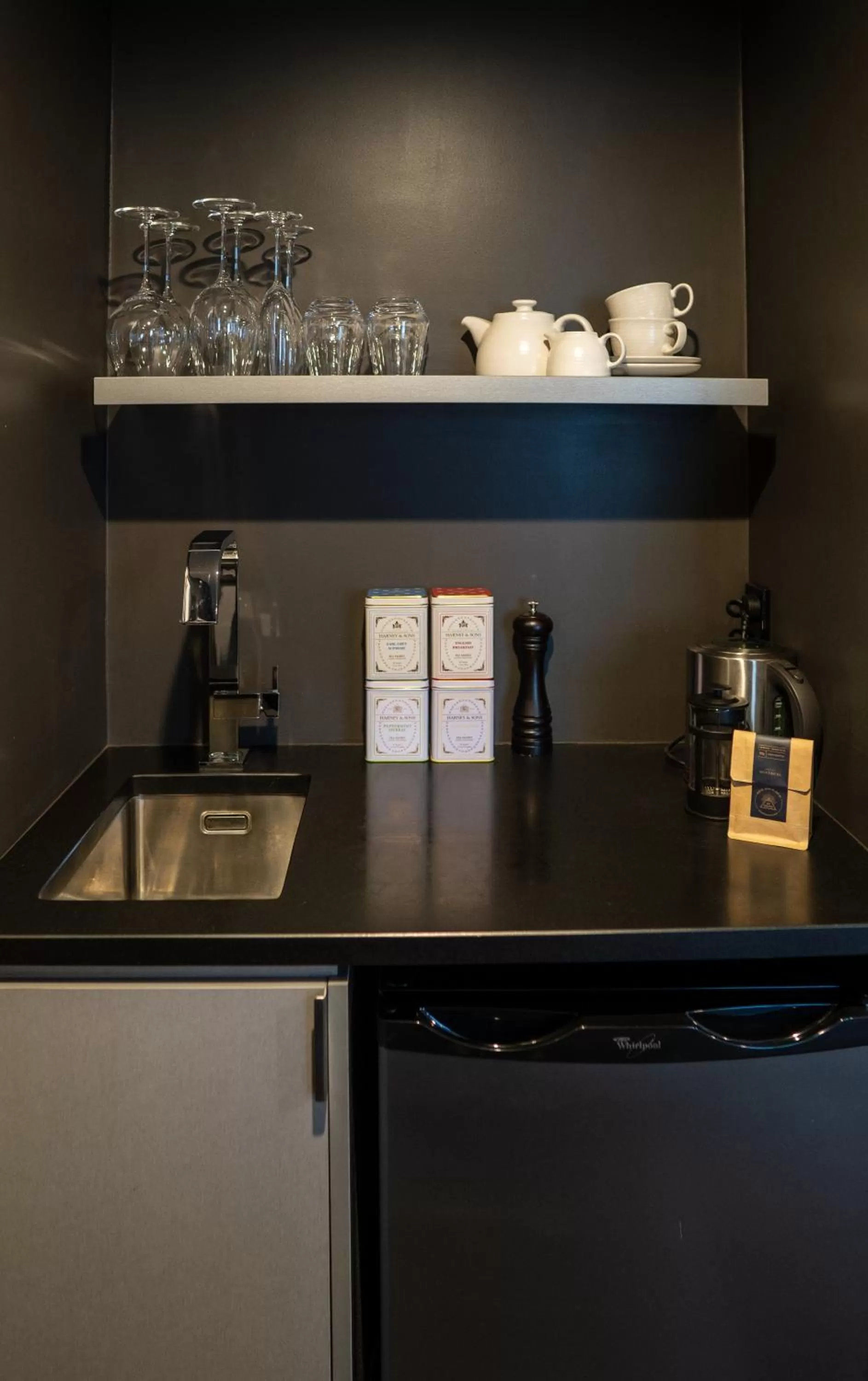Coffee/tea facilities in Hotel Montreal