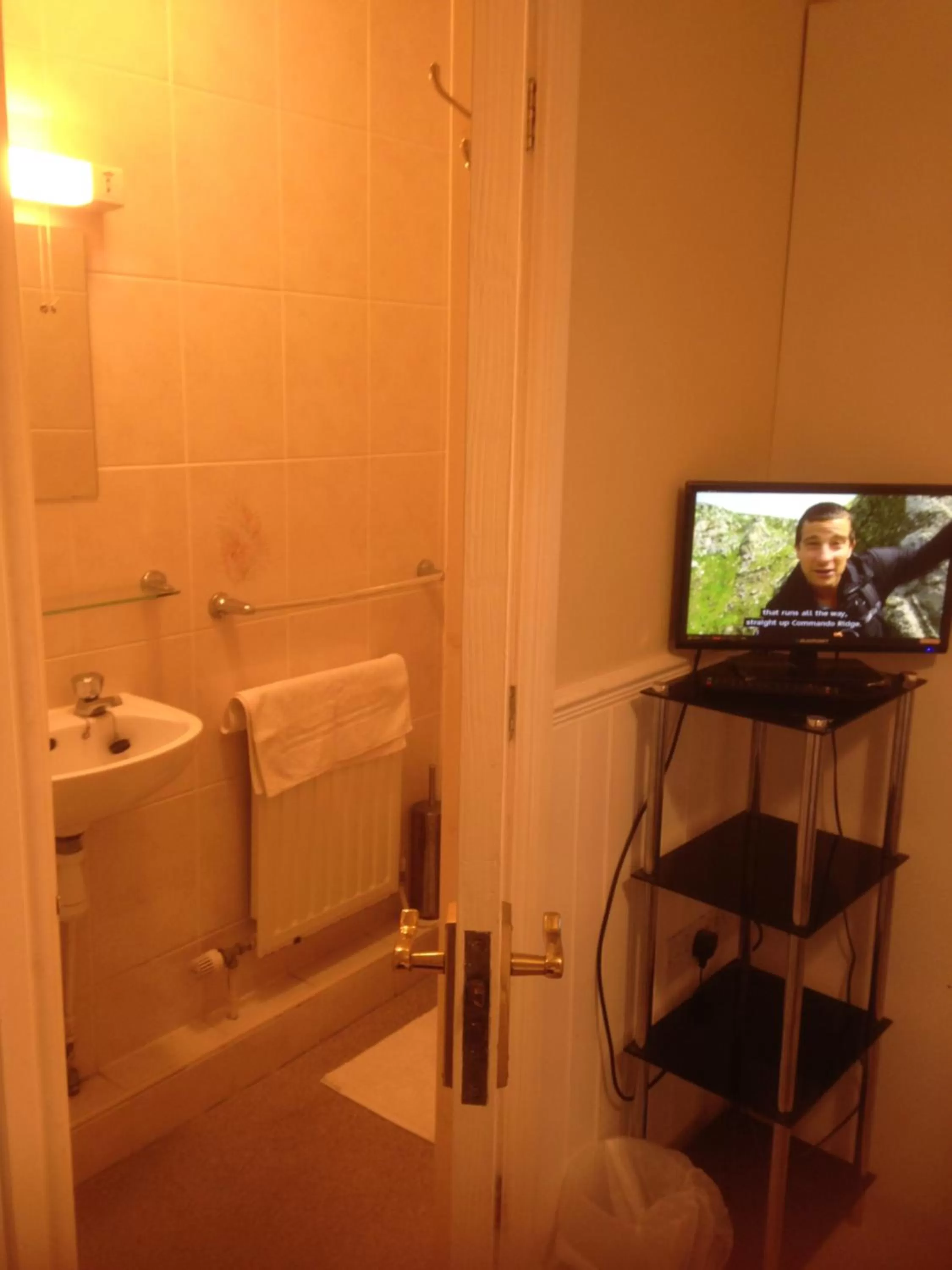 Photo of the whole room in Lynebank House Hotel, Bed & Breakfast