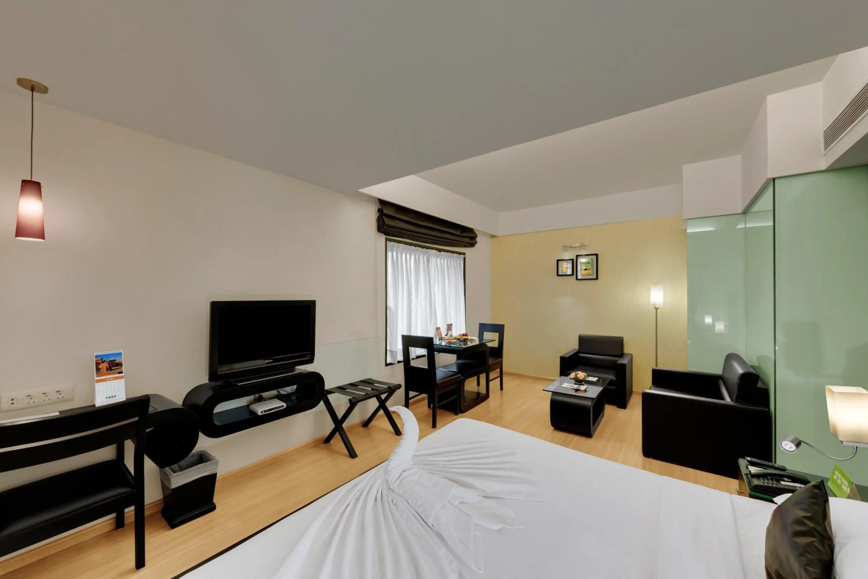 Decorative detail, Bed in Comfort Inn Sunset