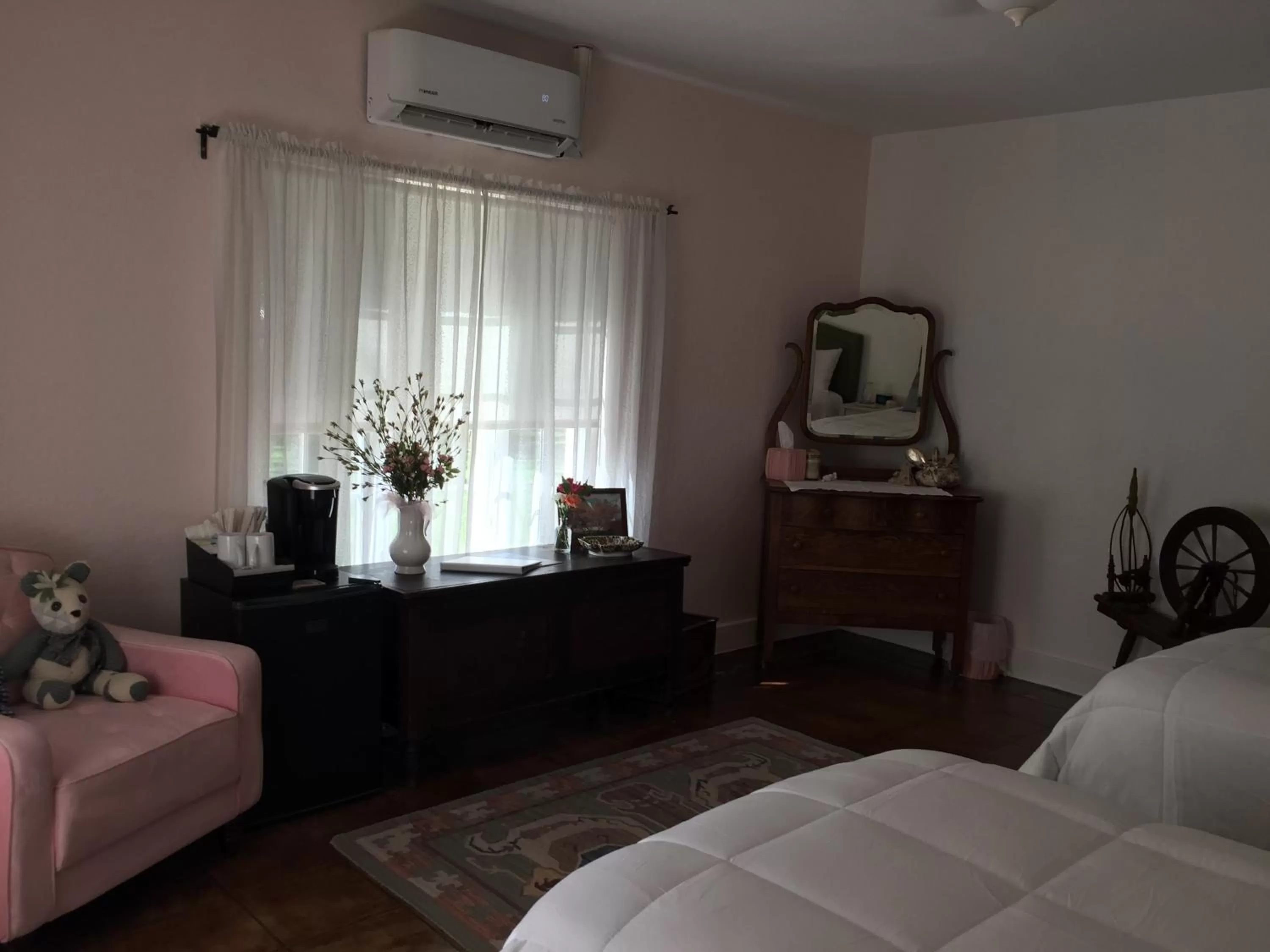 Seating area, TV/Entertainment Center in Casa Paloma B&B