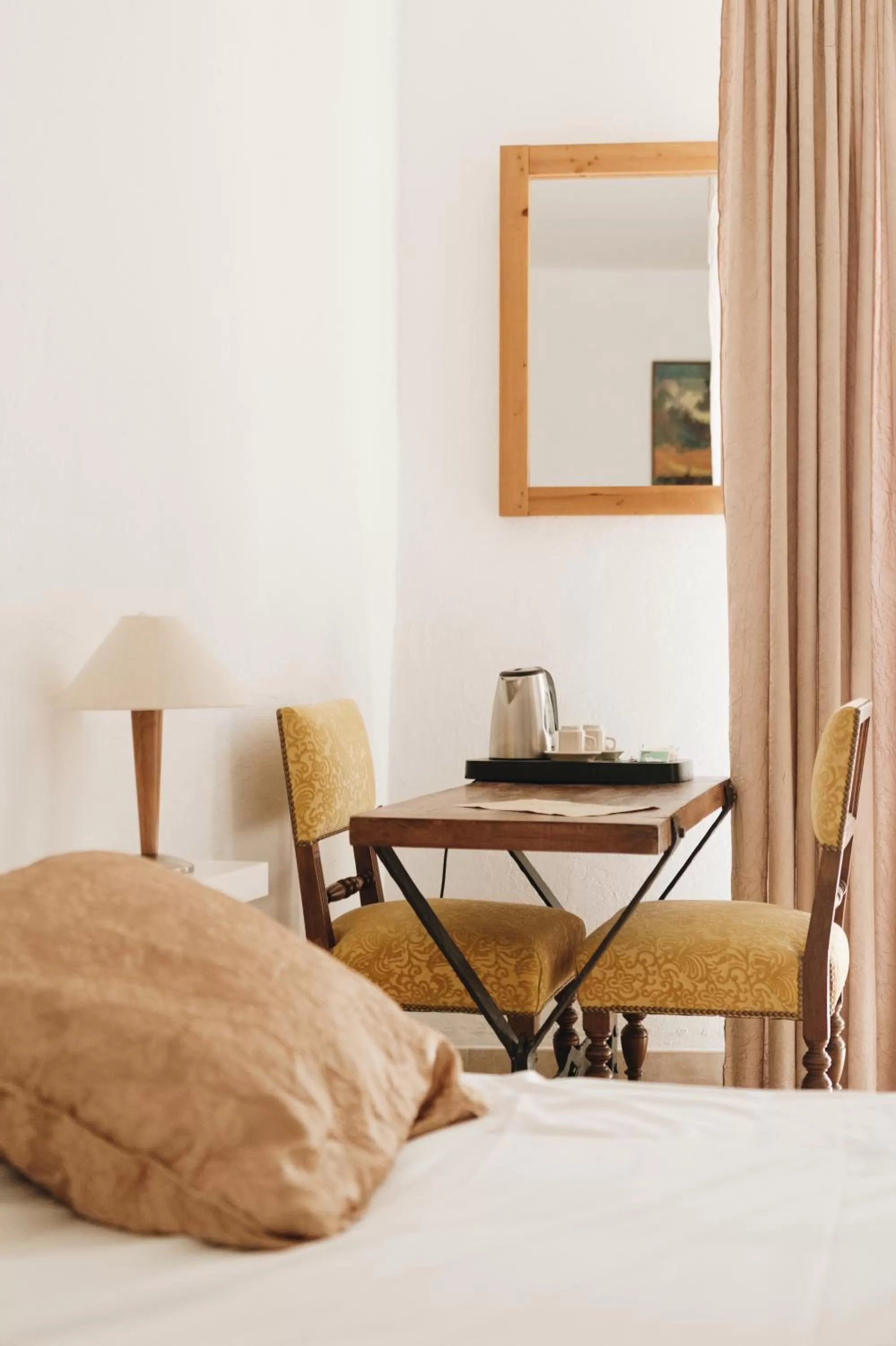 Bed in Hôtel la Fête en Provence