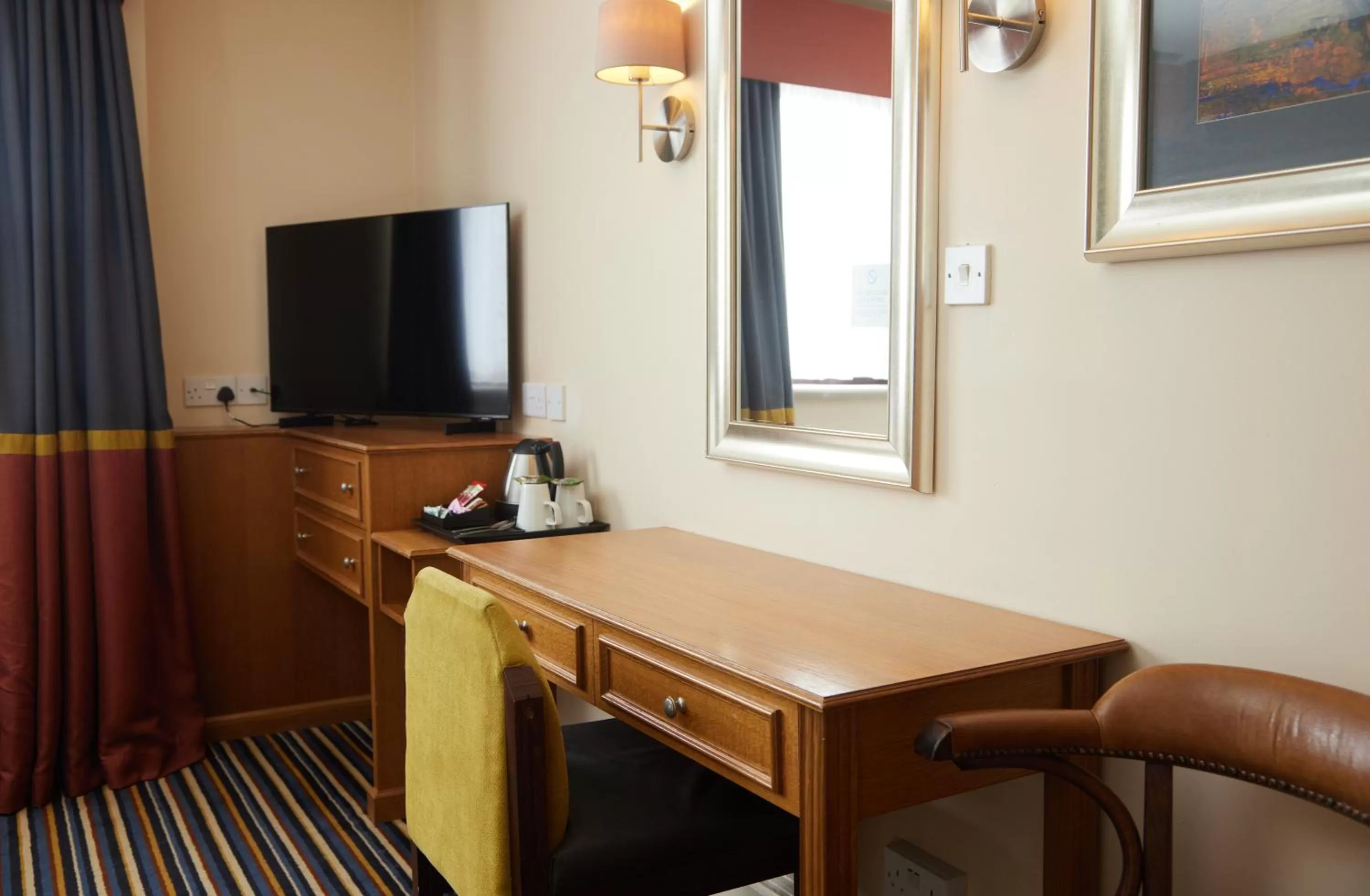 Coffee/tea facilities in The Broughton Hotel by Greene King Inns