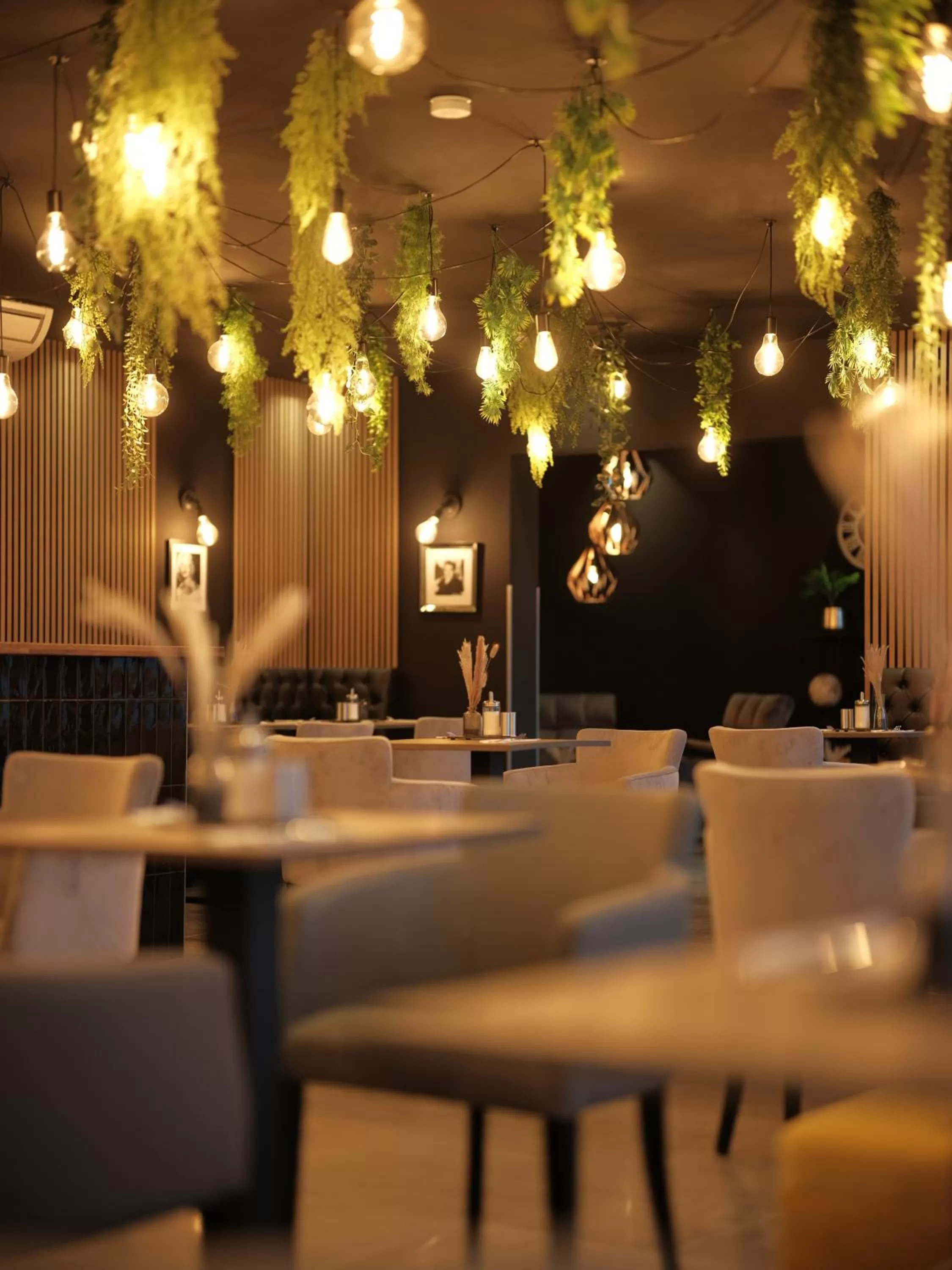 Restaurant/places to eat in THE ROOMS - Hotel & House