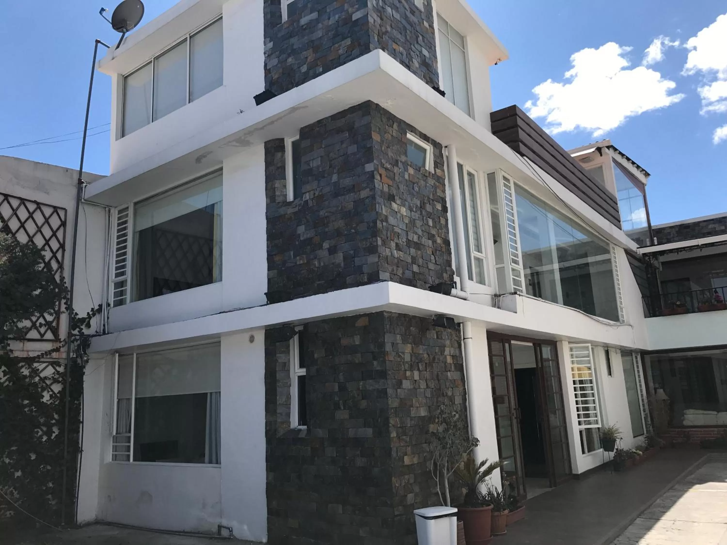 Facade/entrance in Hotel Shalom