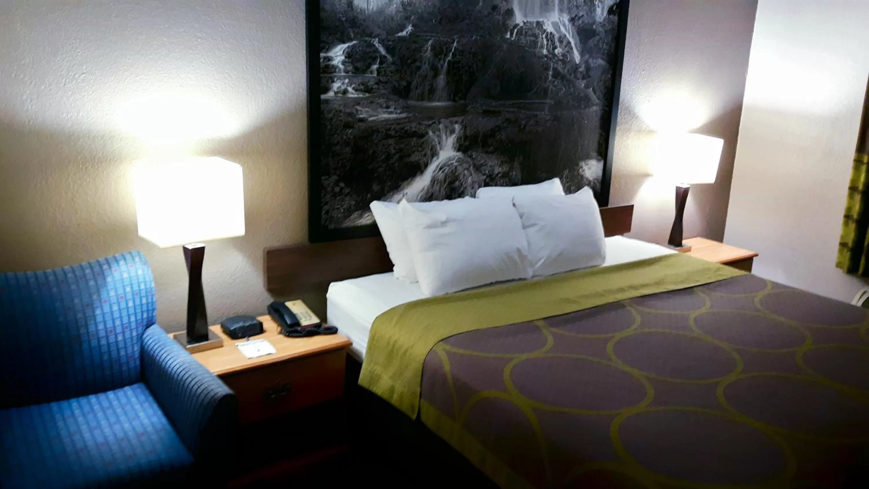 Bed in Super 8 by Wyndham Fort Chiswell Wytheville Area