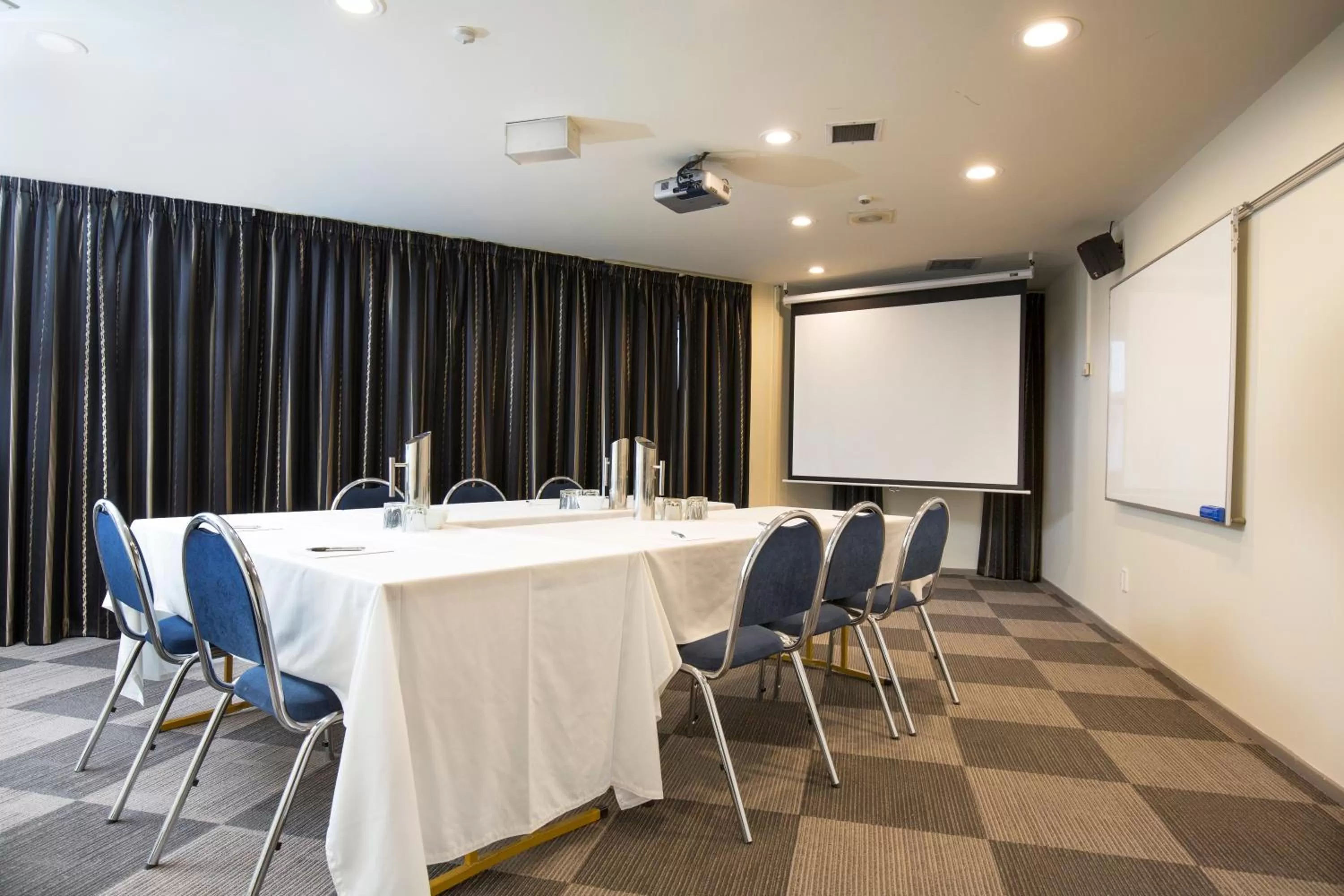 Meeting/conference room in Pavilions Hotel