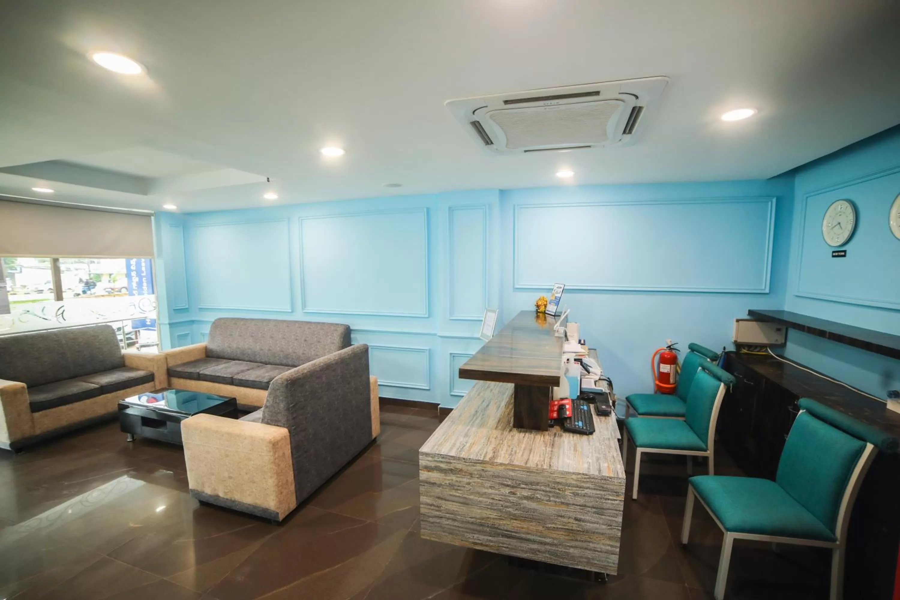 Lobby or reception, Seating Area in Hotel Golden Leaves