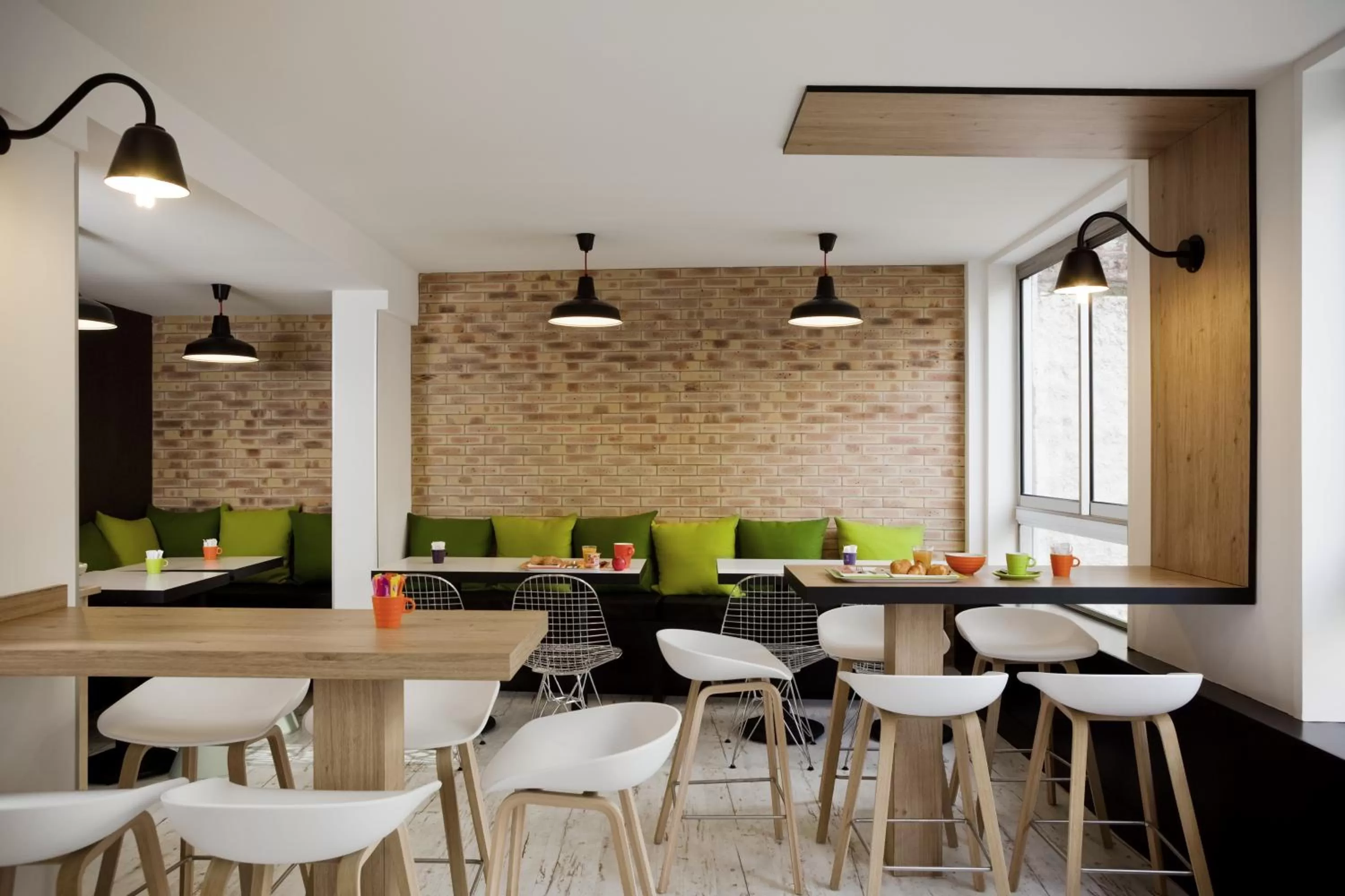 Restaurant/places to eat in ibis Styles Paris Buttes Chaumont