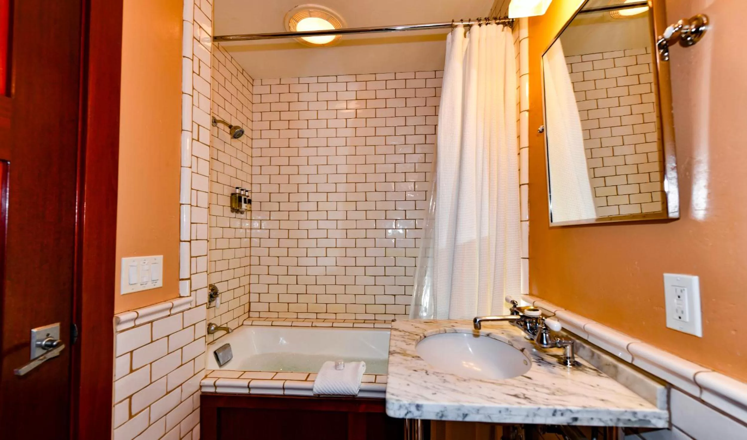 Bathroom in Blackbird Inn