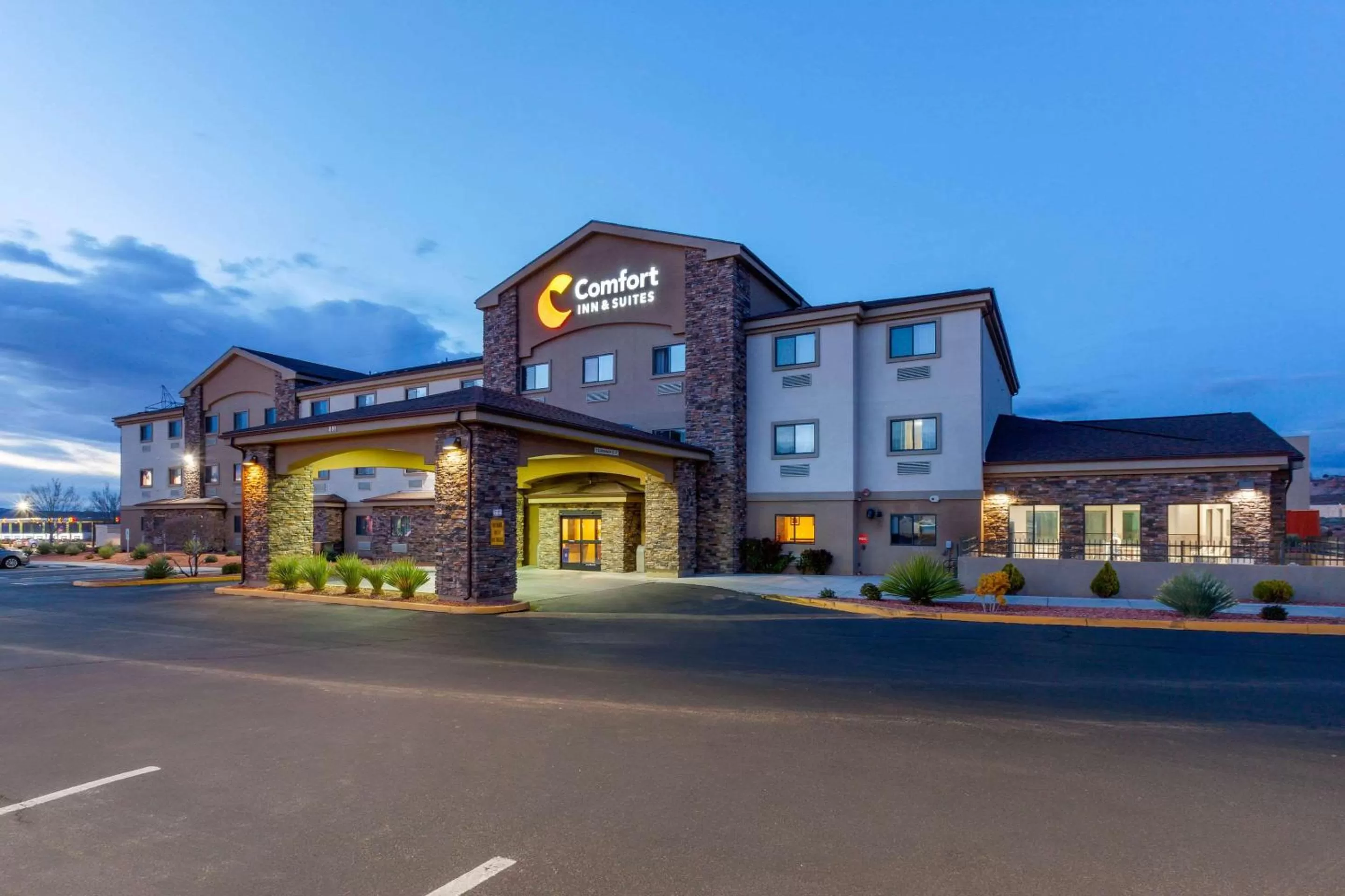 Property building in Comfort Inn & Suites Page at Lake Powell