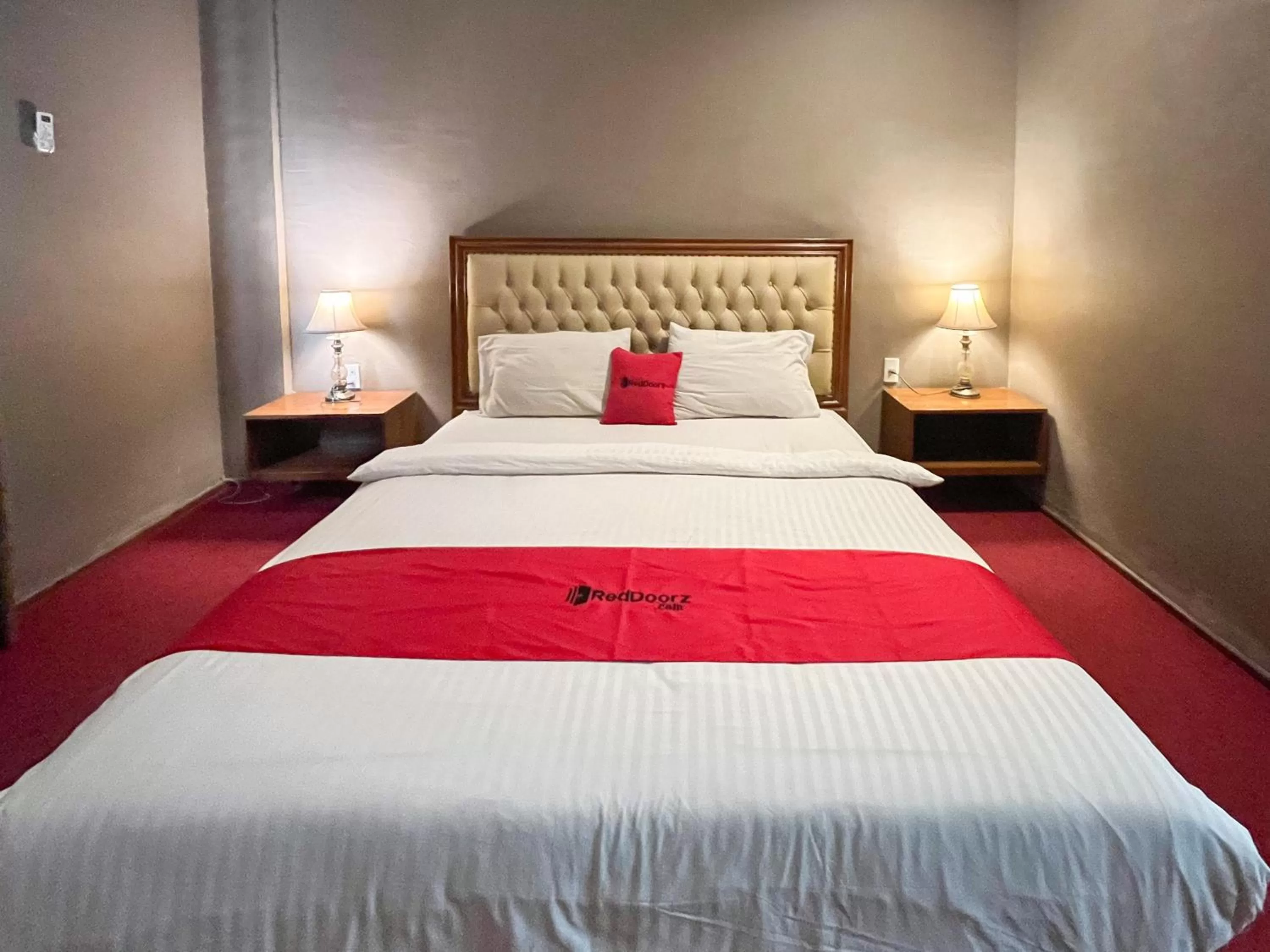Bedroom, Bed in RedDoorz Premium Syariah at Mutiara Hijau Suites Medan