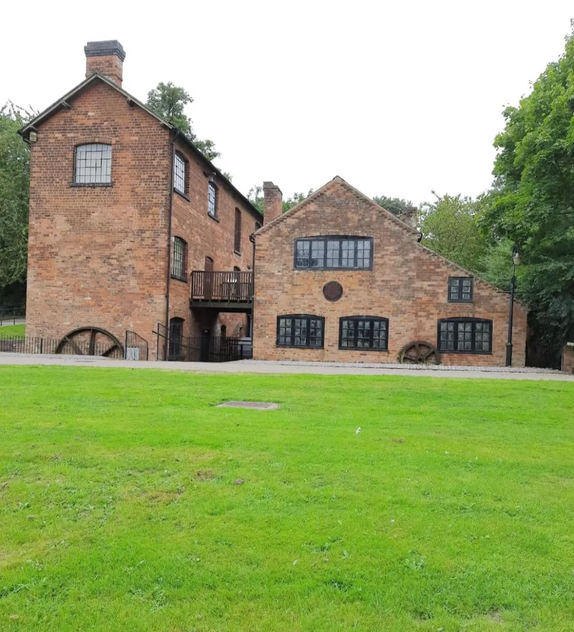 Property Building in Home from home, close to Redditch hospital & transport links