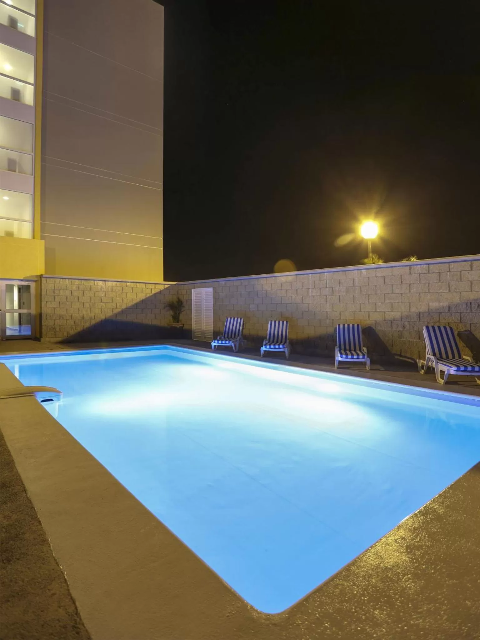 Swimming pool in City Express by Marriott Salina Cruz